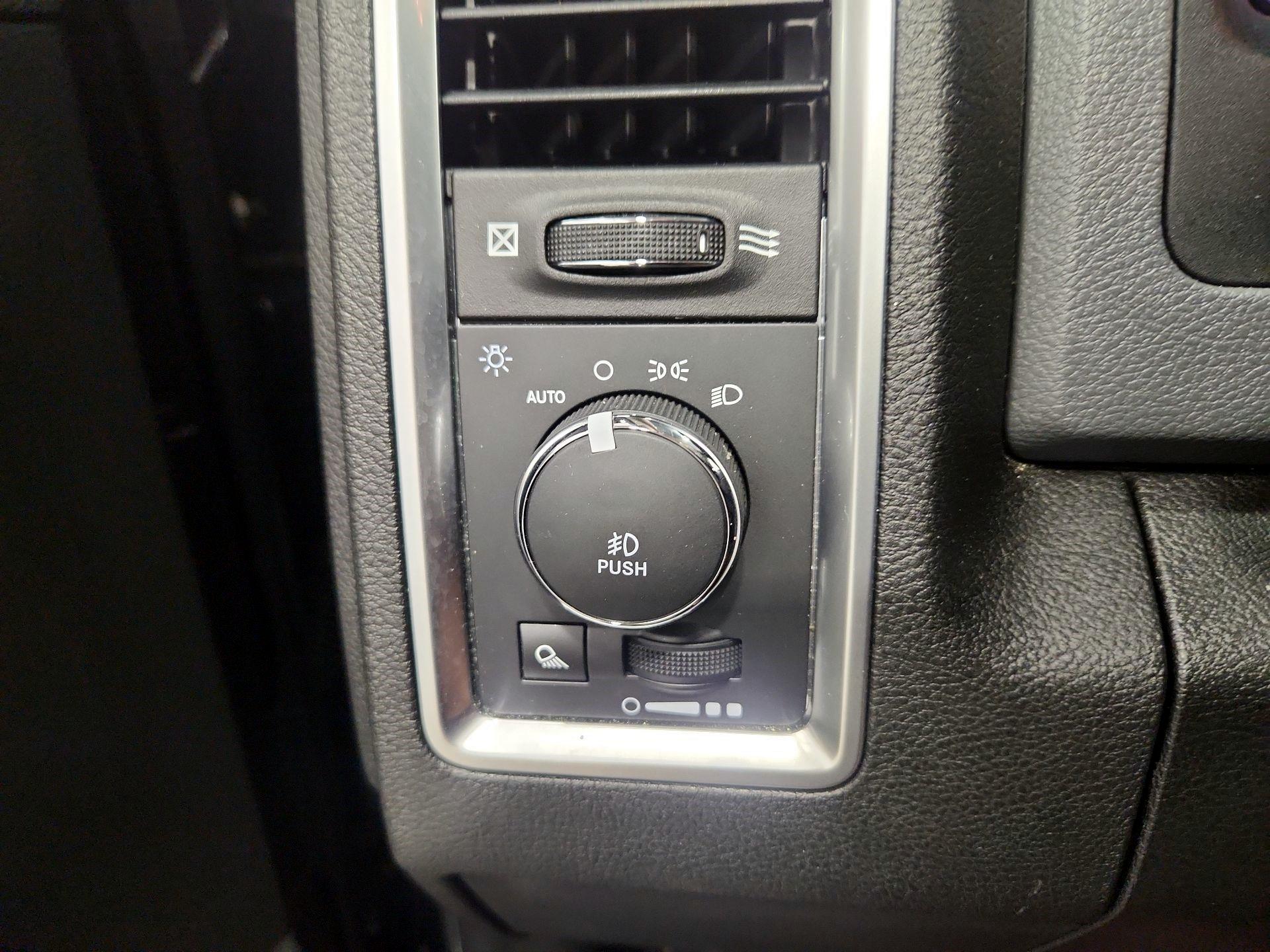 Thumbnail: 2019 RAM 1500 Classic - 13
