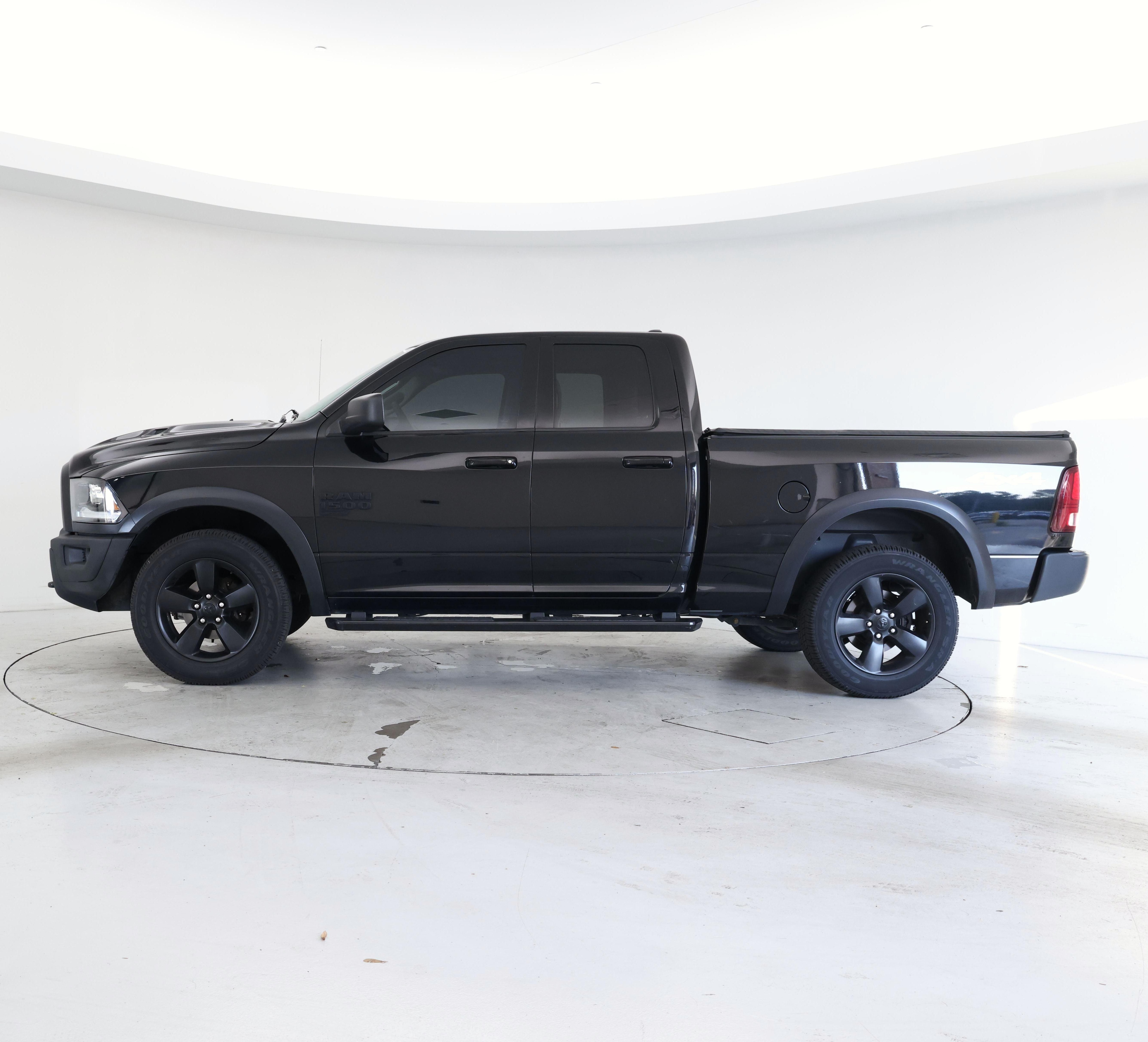 Thumbnail: 2019 RAM 1500 Classic - 3