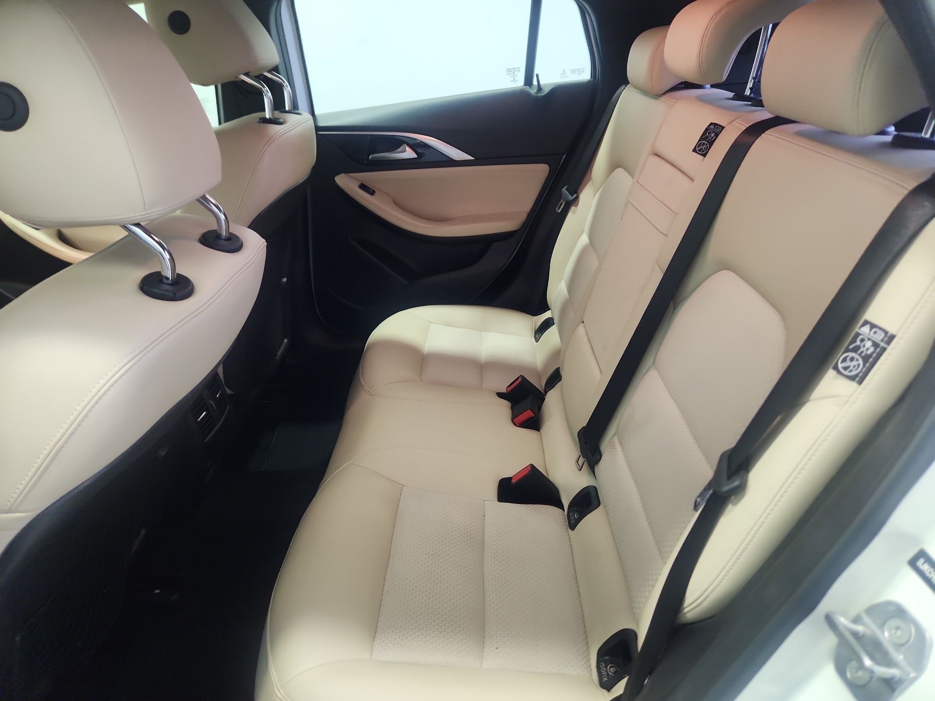 Thumbnail: 2019 INFINITI QX30 - 20