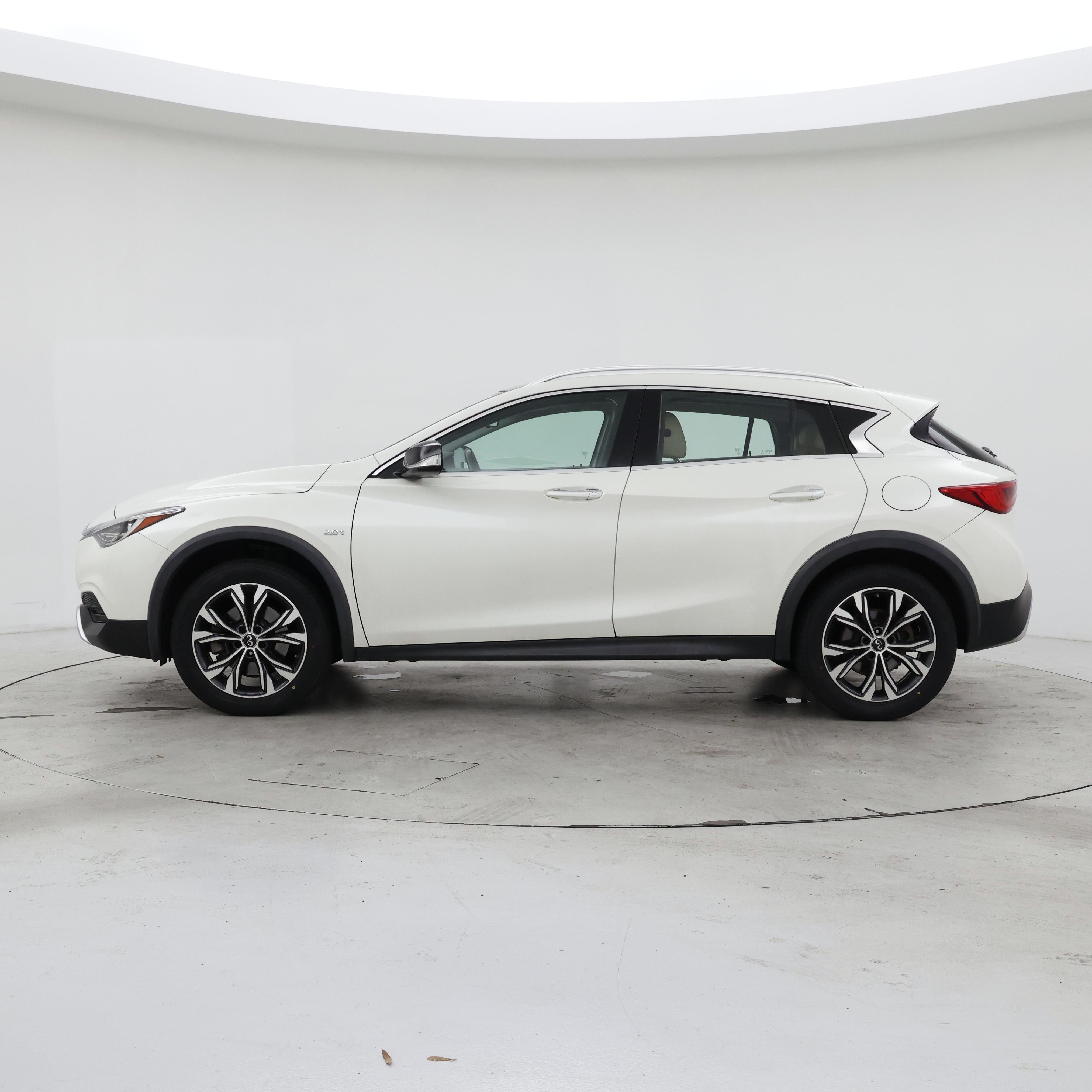 Thumbnail: 2019 INFINITI QX30 - 3