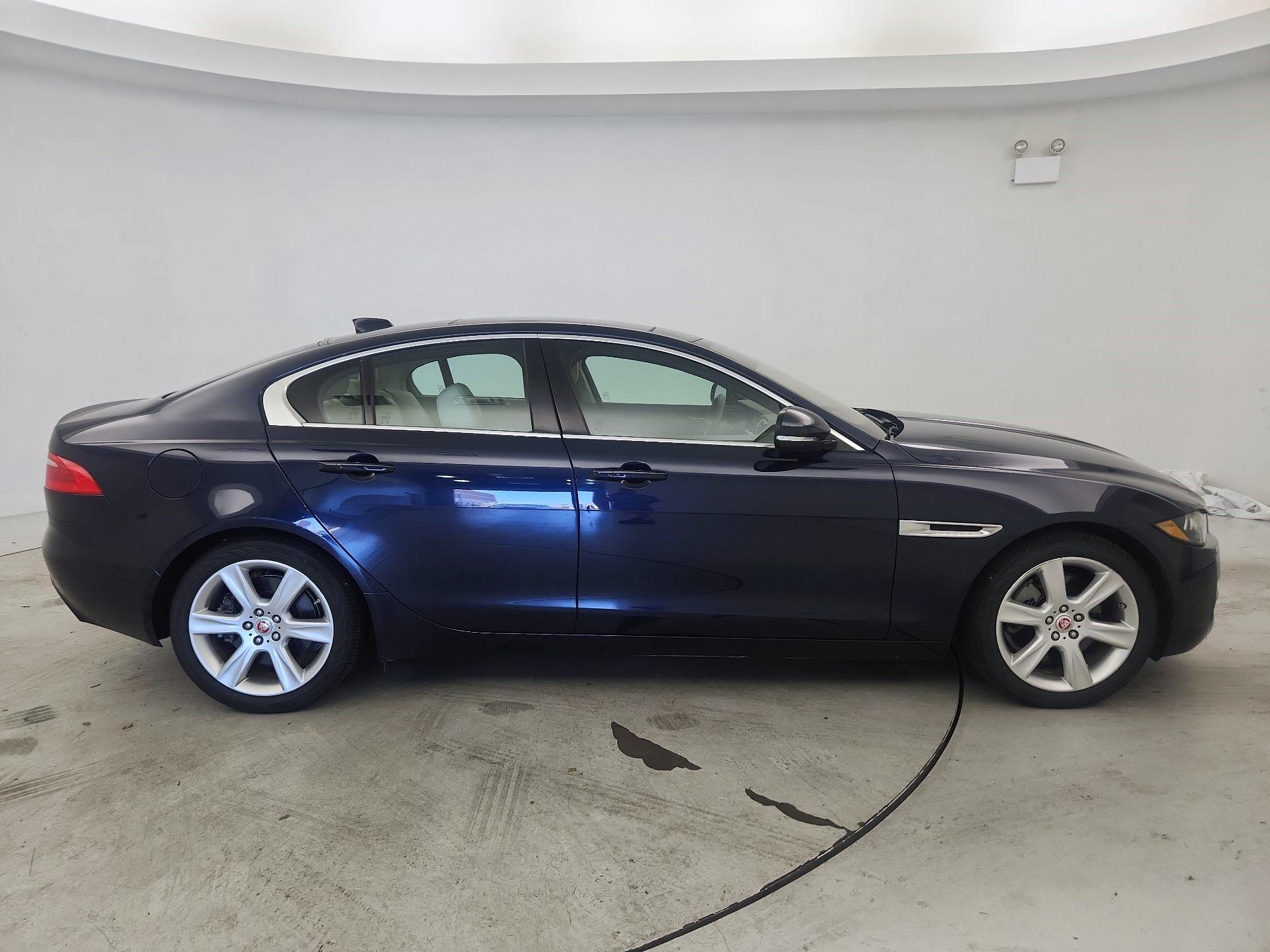Thumbnail: 2017 Jaguar XE - 4