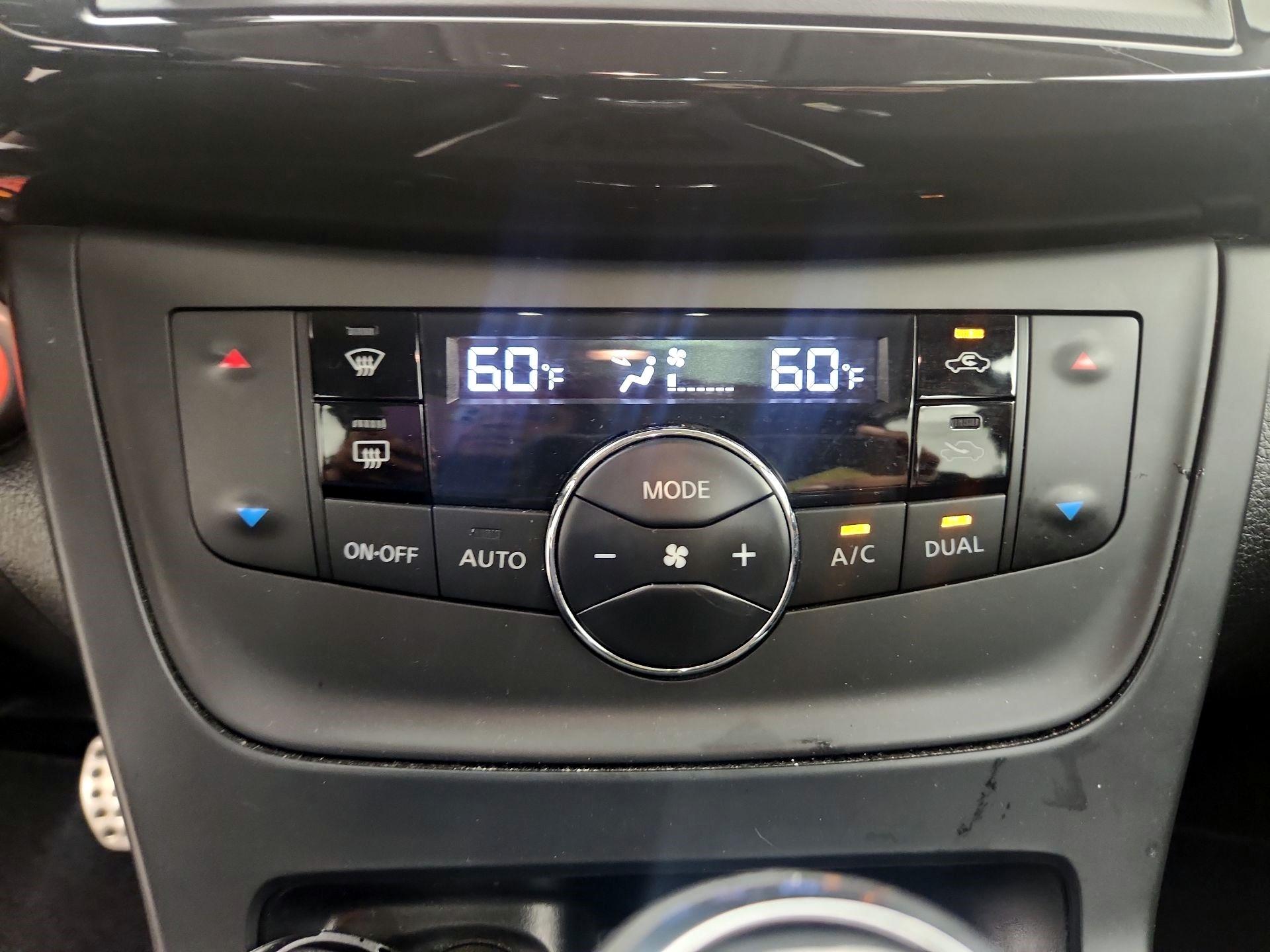 Thumbnail: 2019 Nissan Sentra - 16