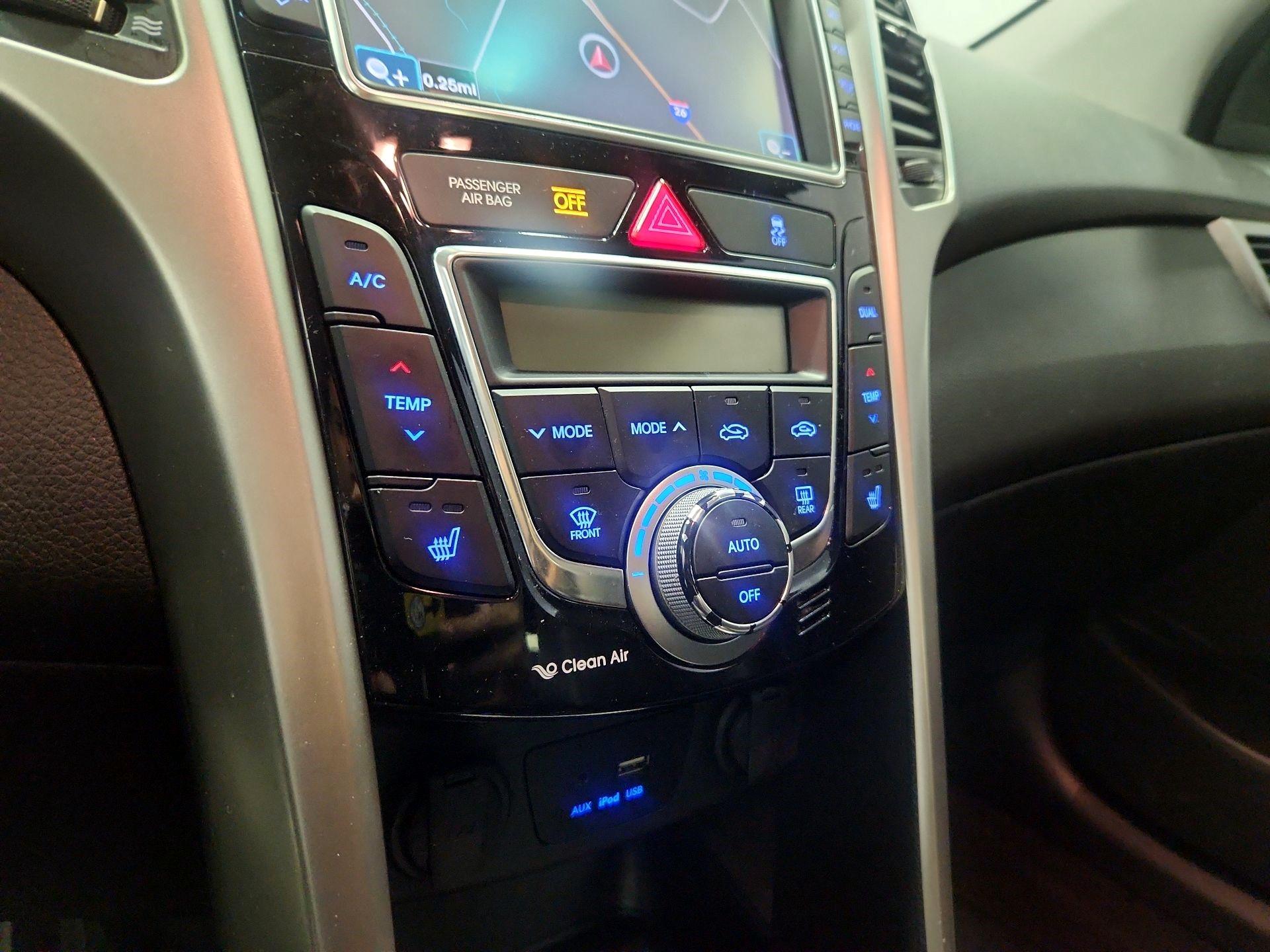 Thumbnail: 2015 Hyundai Elantra - 17