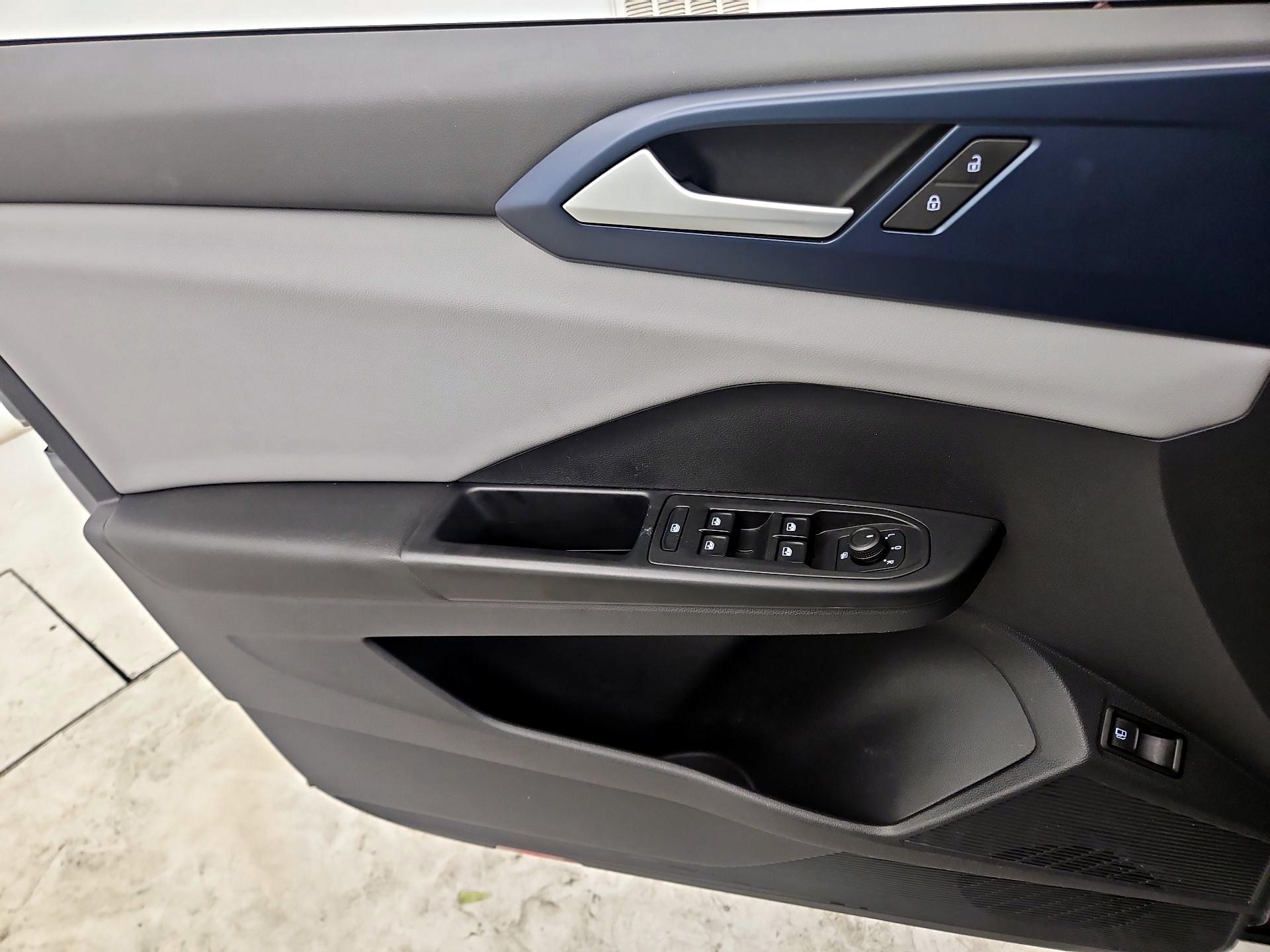 Thumbnail: 2022 Volkswagen Taos - 12