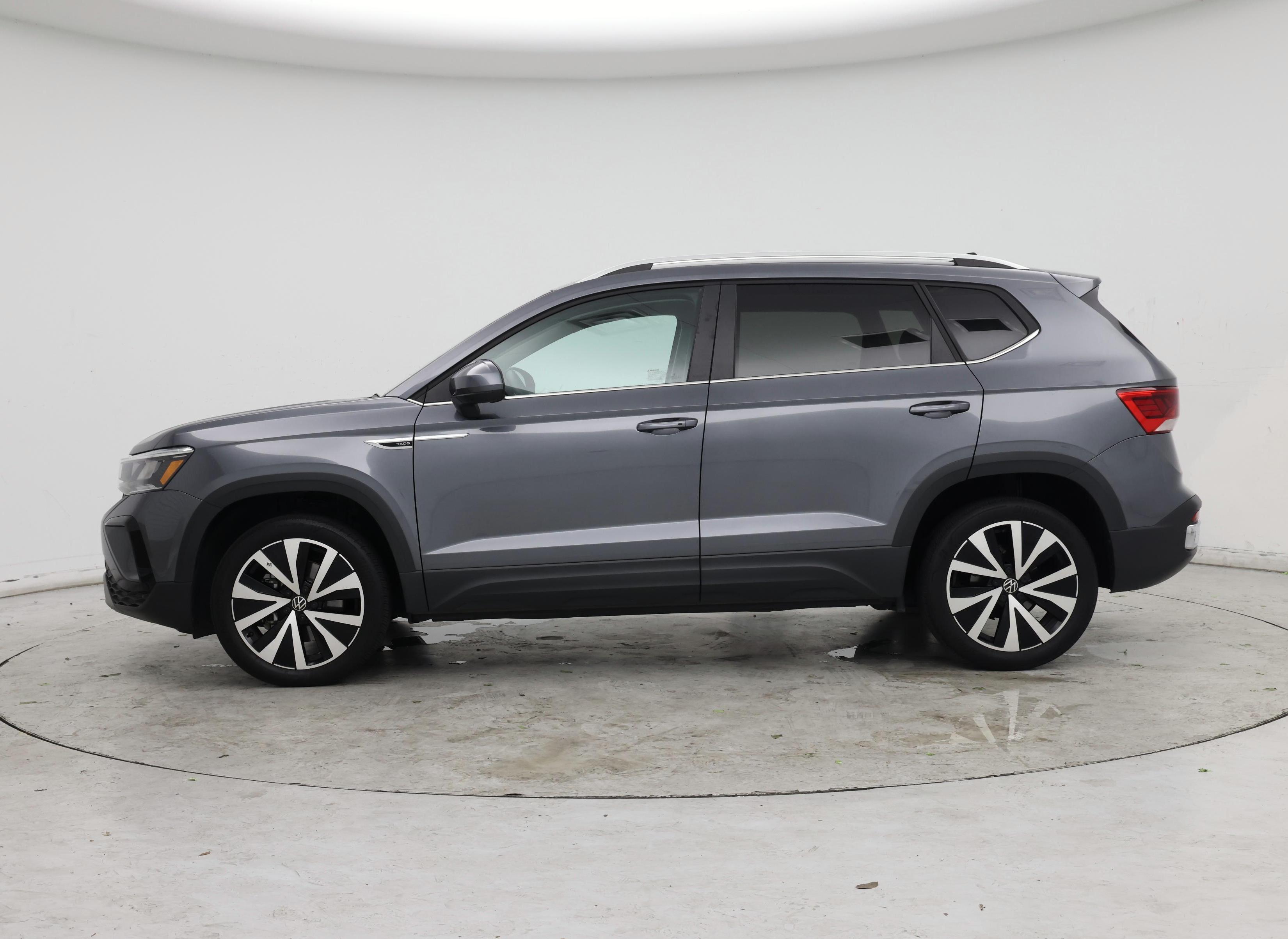 Thumbnail: 2022 Volkswagen Taos - 3