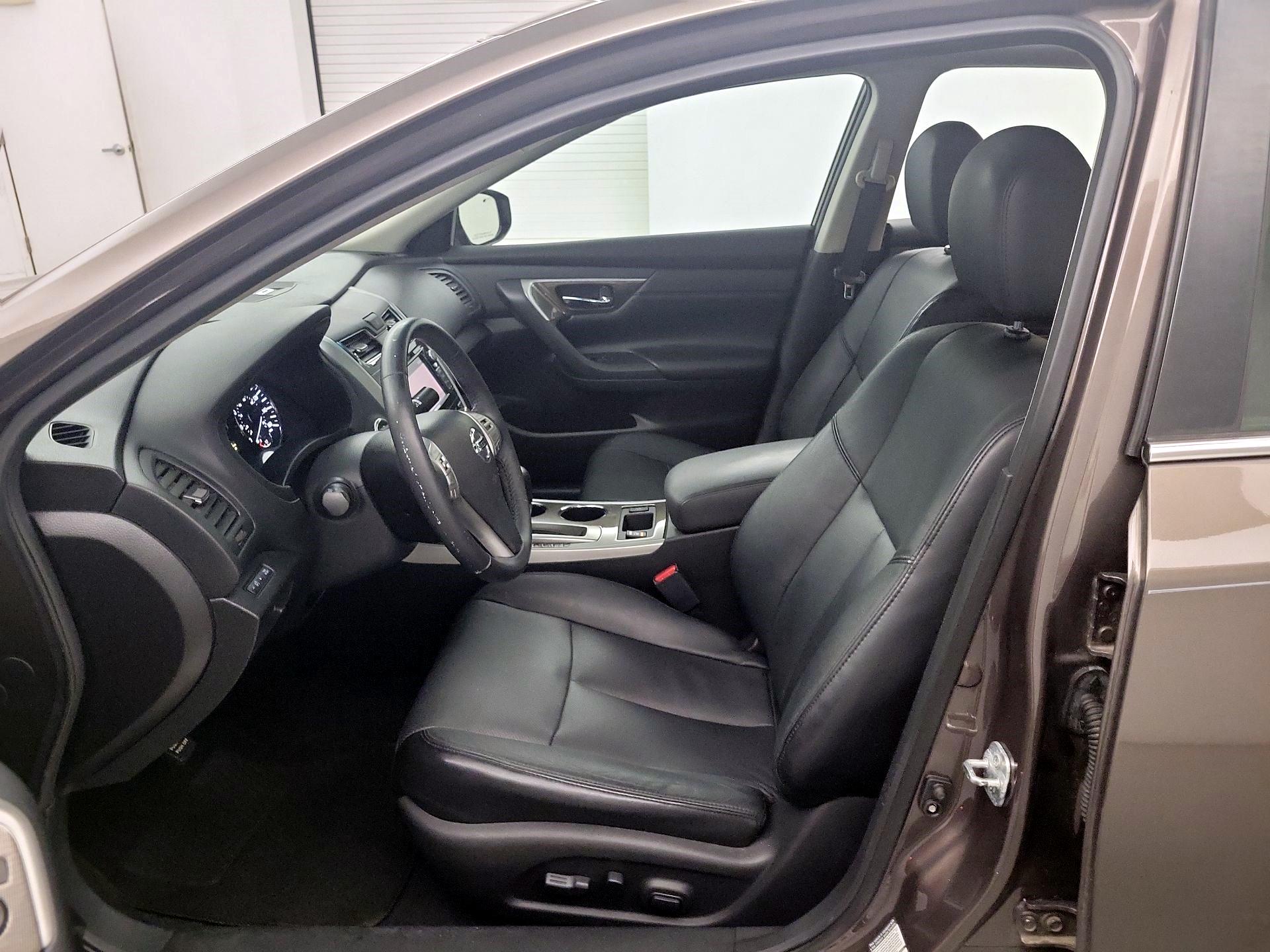 Thumbnail: 2015 Nissan Altima - 9