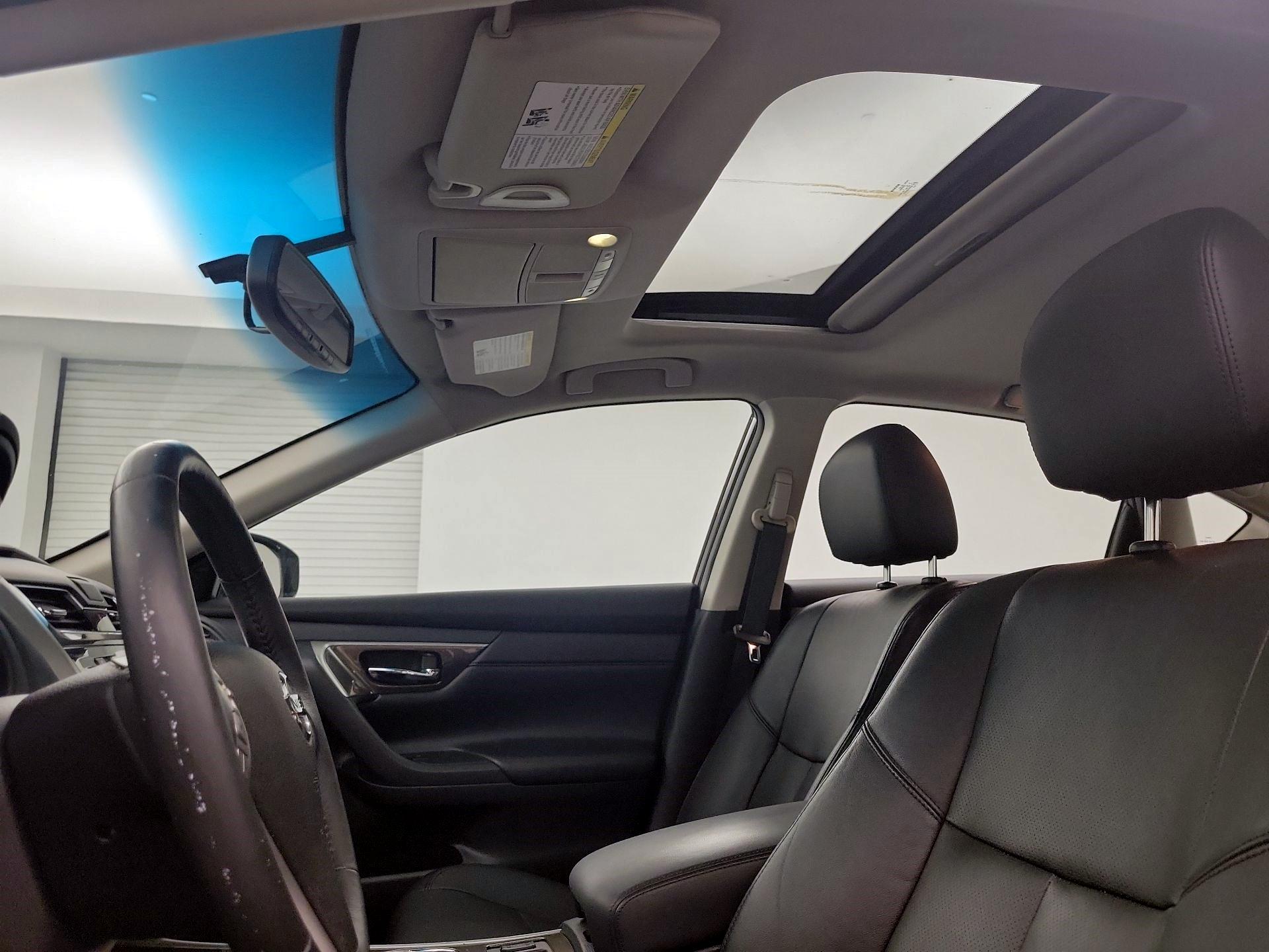 Thumbnail: 2015 Nissan Altima - 18
