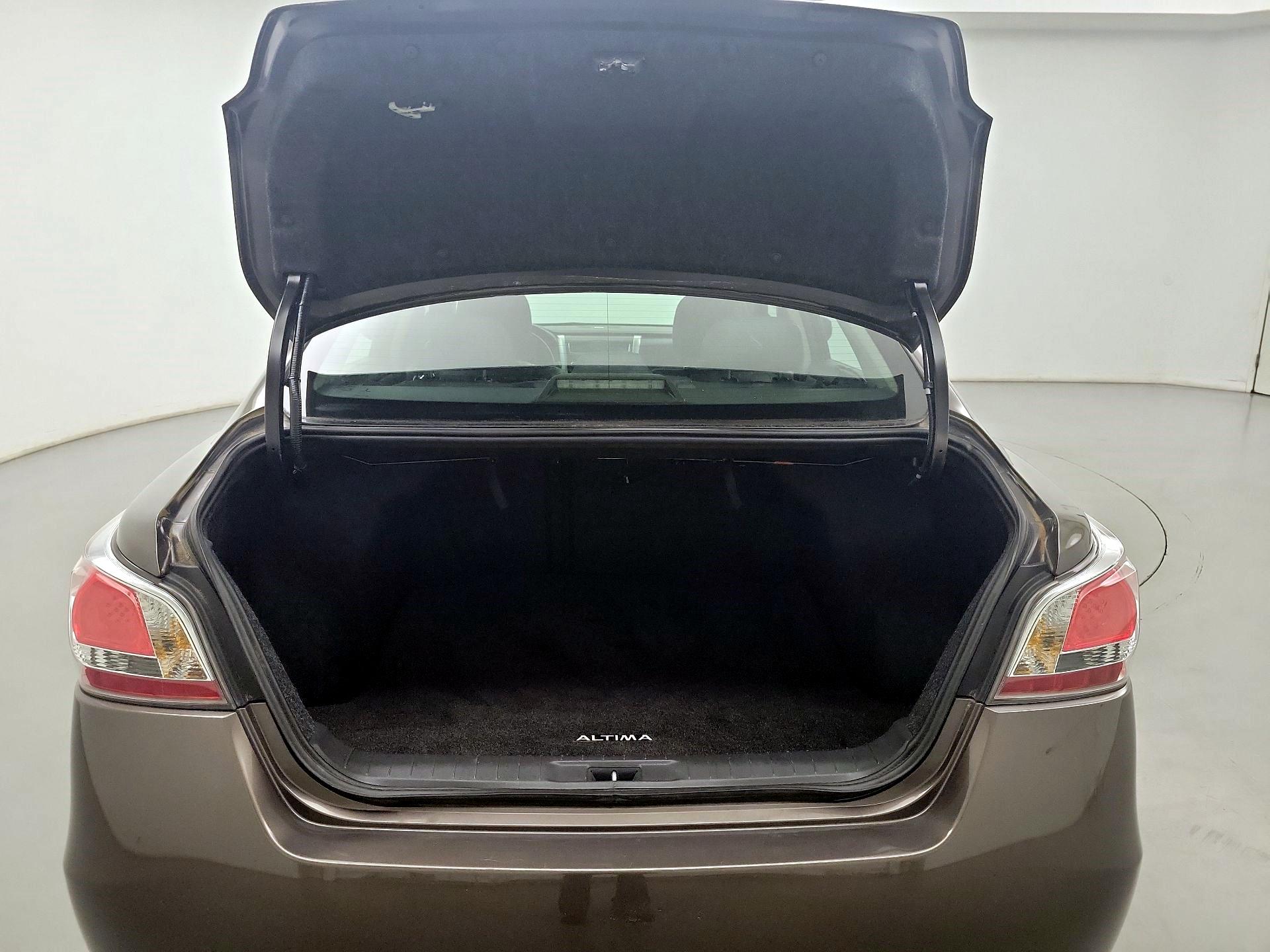 Thumbnail: 2015 Nissan Altima - 20