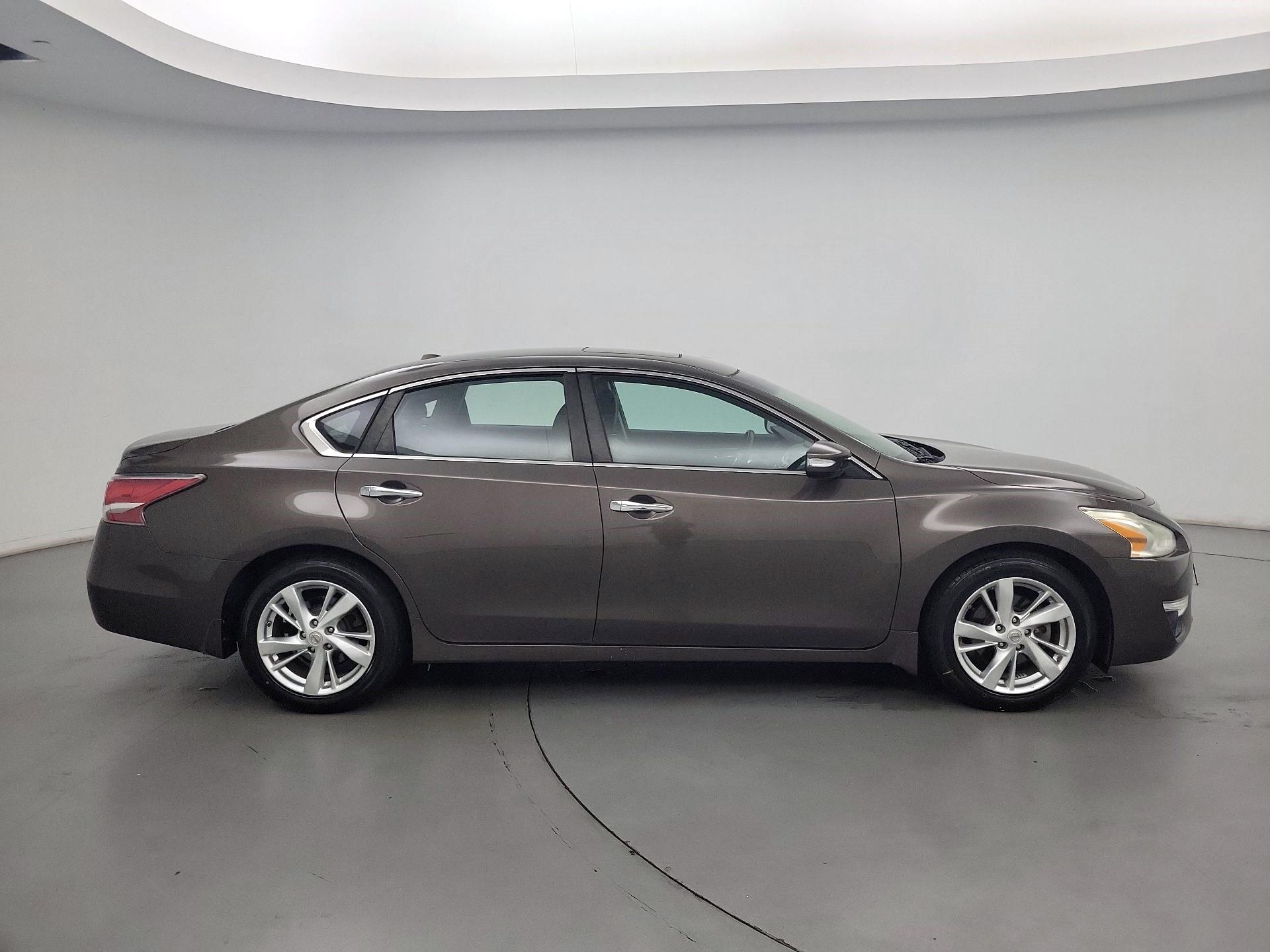 Thumbnail: 2015 Nissan Altima - 4