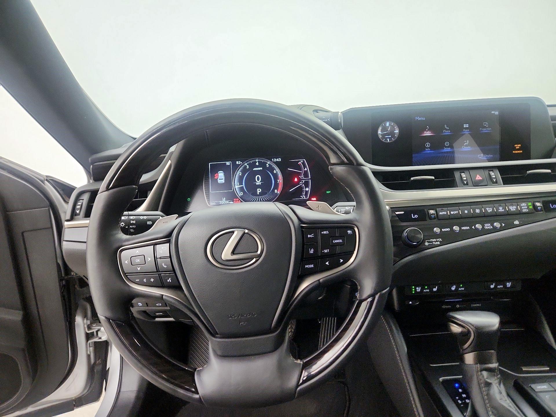 Thumbnail: 2020 Lexus ES - 10