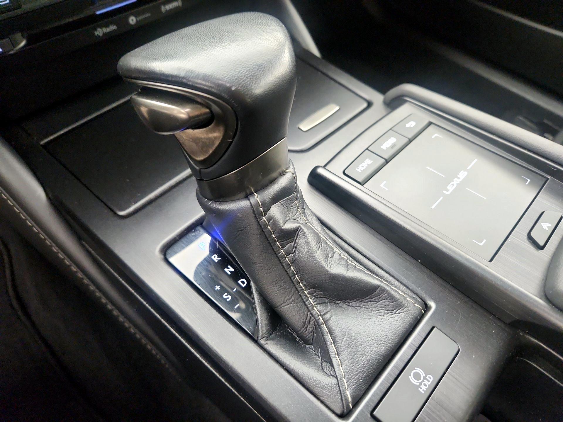 Thumbnail: 2020 Lexus ES - 17