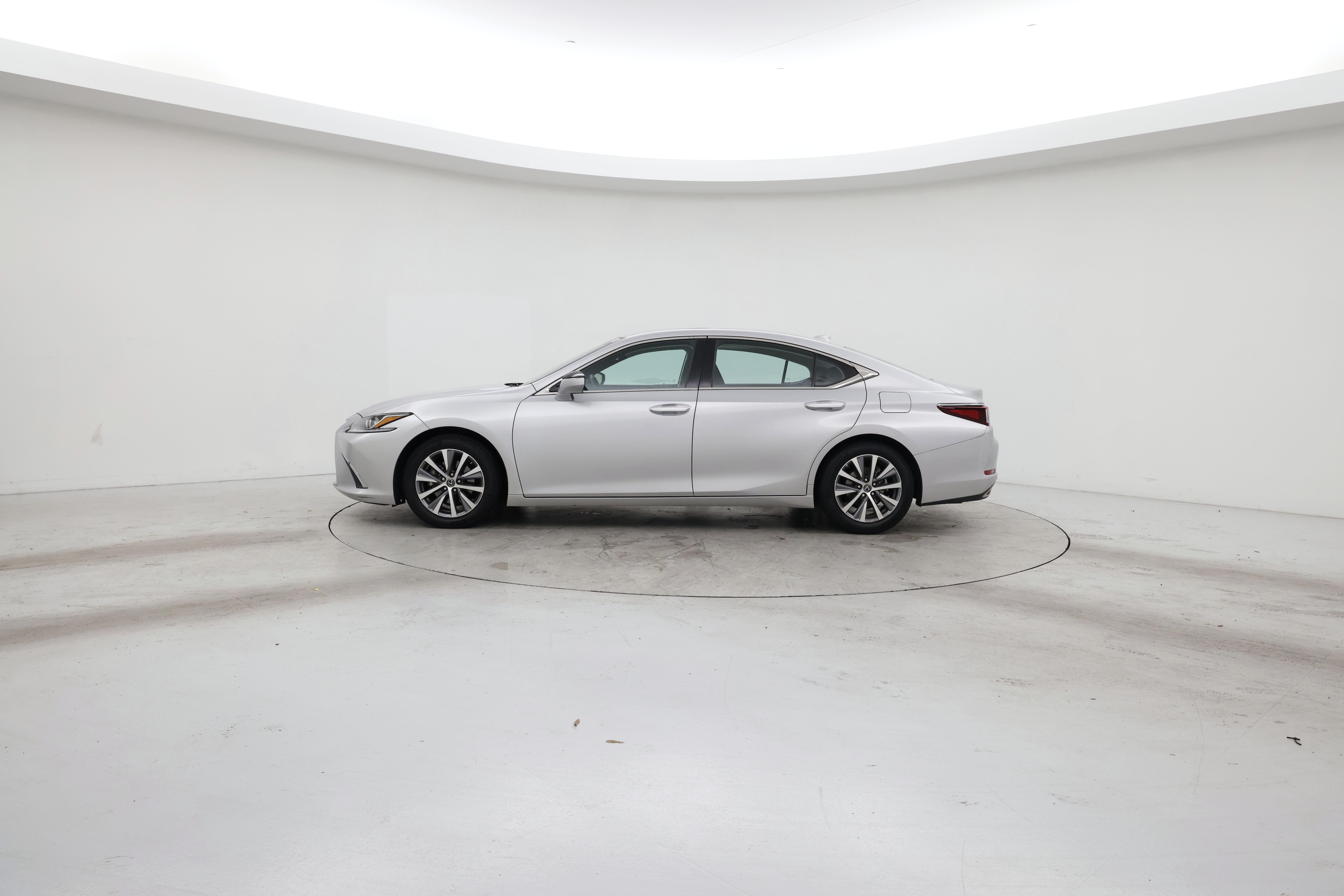 Thumbnail: 2020 Lexus ES - 3