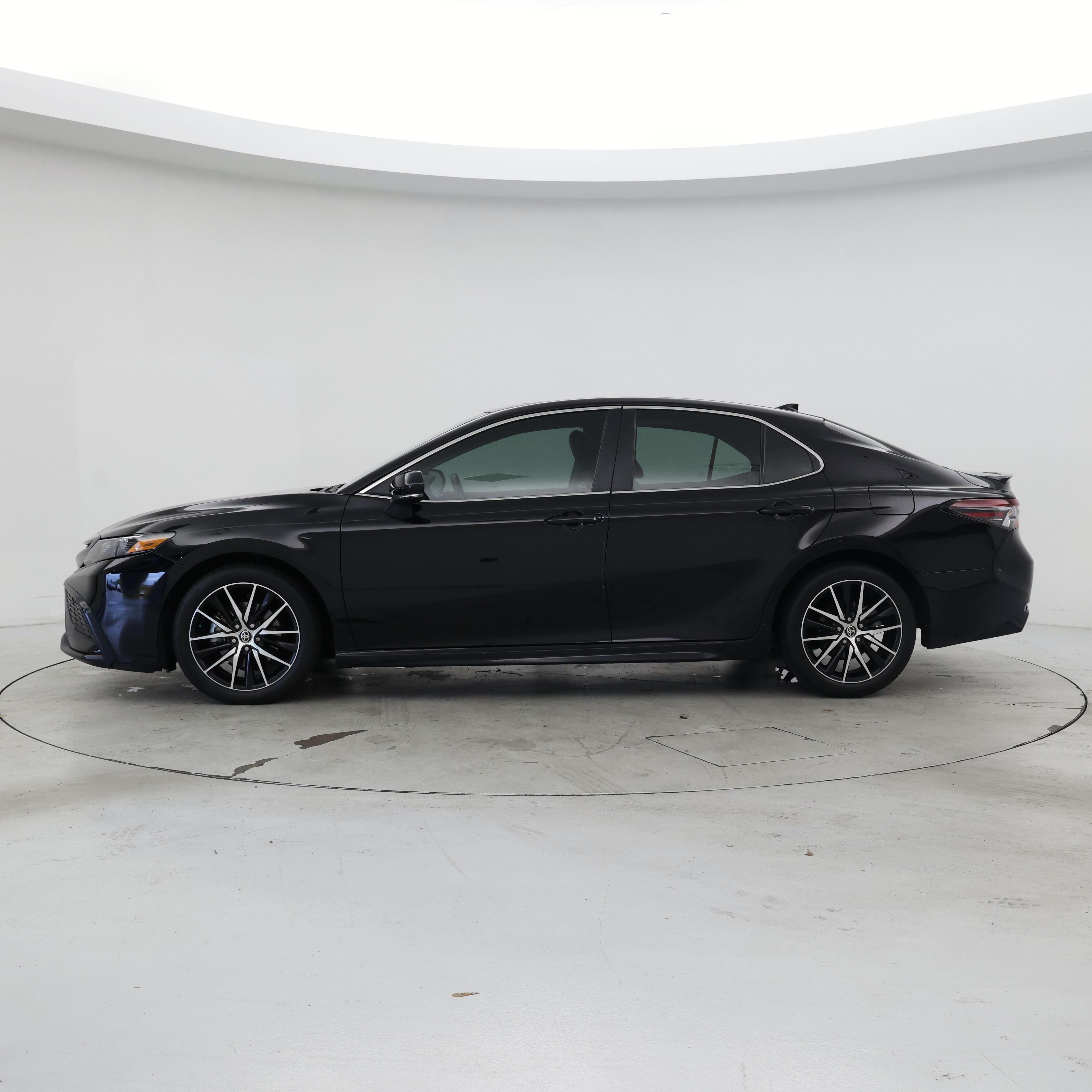 Thumbnail: 2022 Toyota Camry - 3