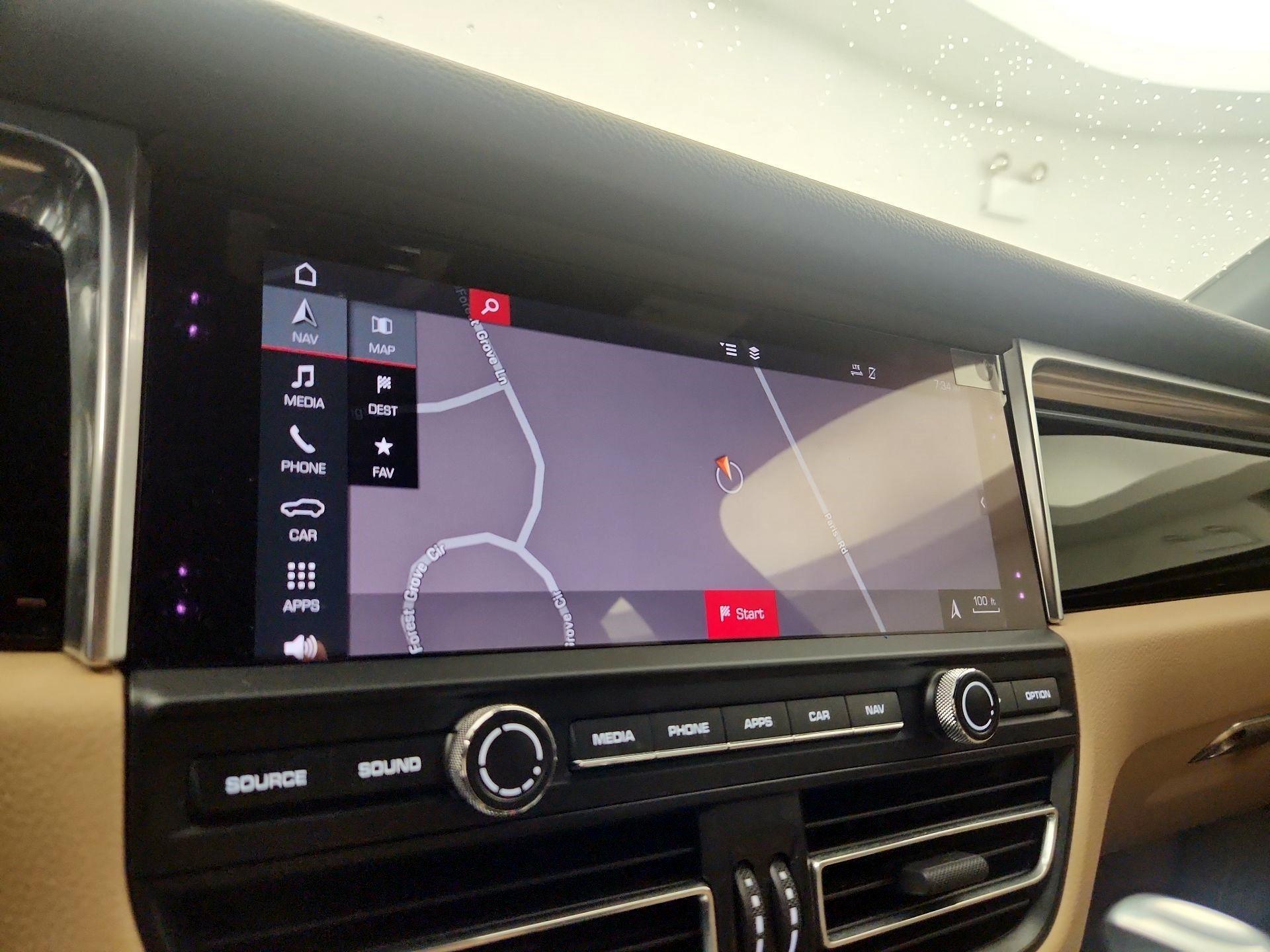 Thumbnail: 2019 Porsche Macan - 14