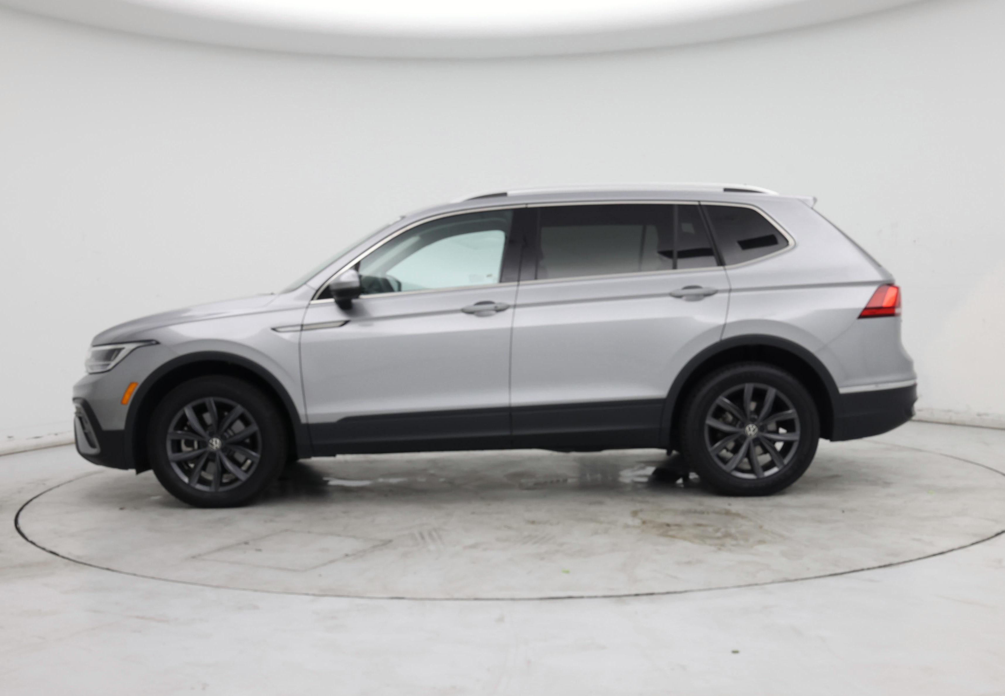 Thumbnail: 2022 Volkswagen Tiguan - 3