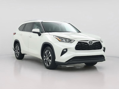 White 2020 Toyota Highlander XLE