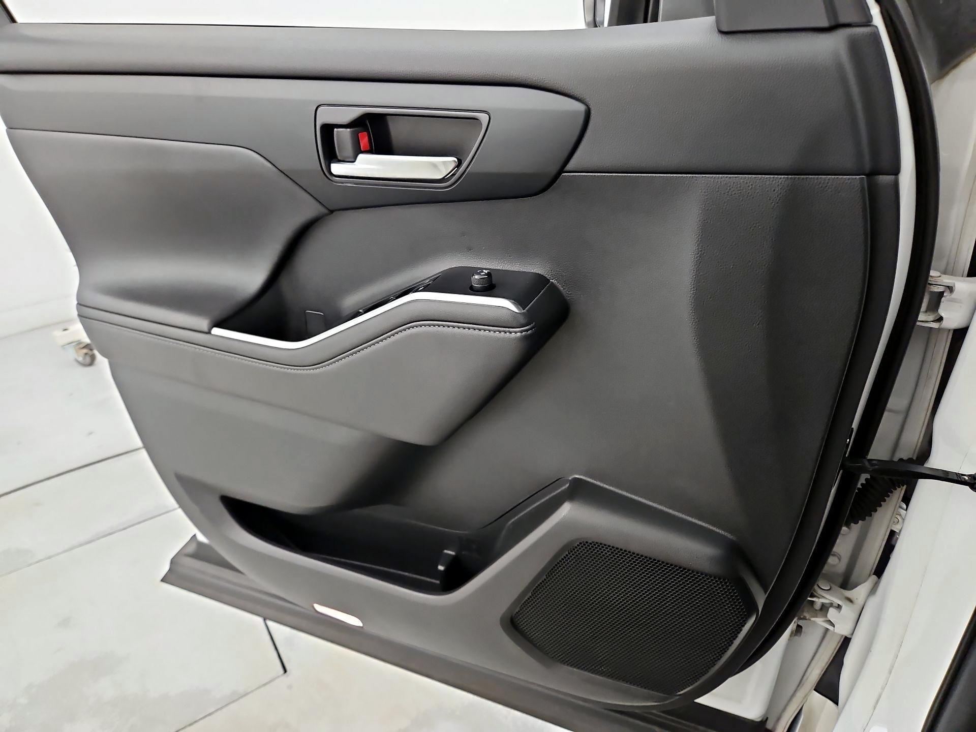 Thumbnail: 2020 Toyota Highlander - 12