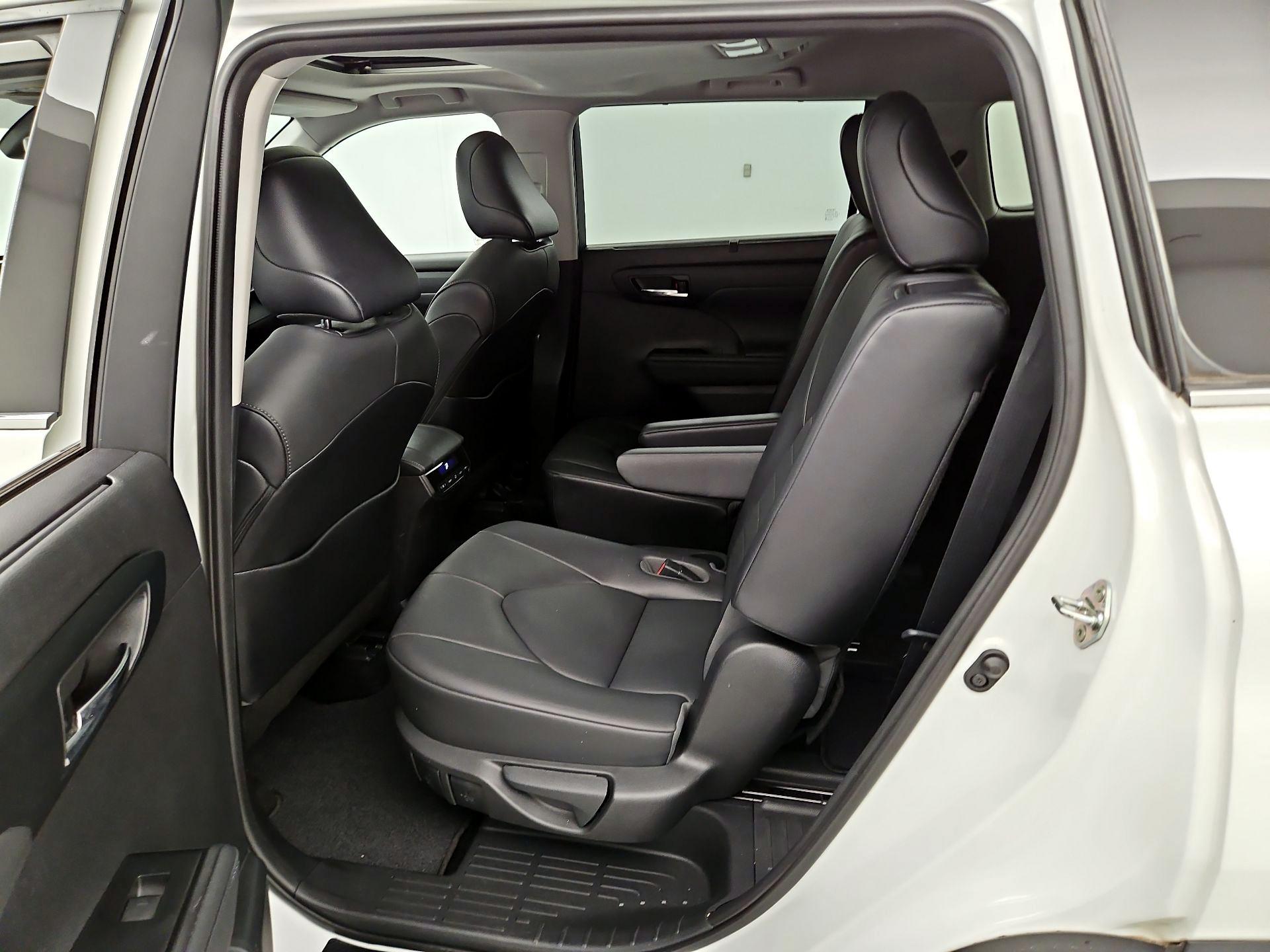 Thumbnail: 2020 Toyota Highlander - 20