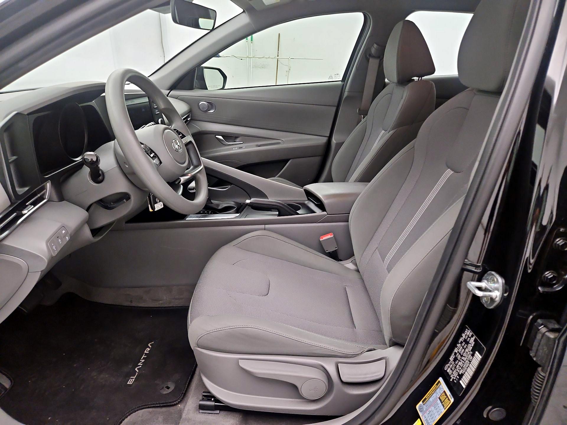 Thumbnail: 2022 Hyundai Elantra - 11
