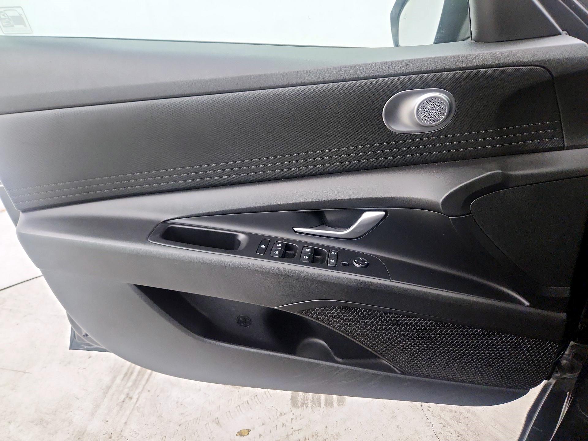Thumbnail: 2021 Hyundai Elantra - 12