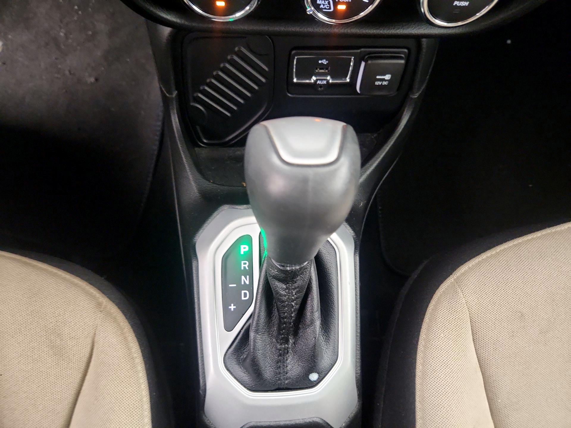 Thumbnail: 2015 Jeep Renegade - 17