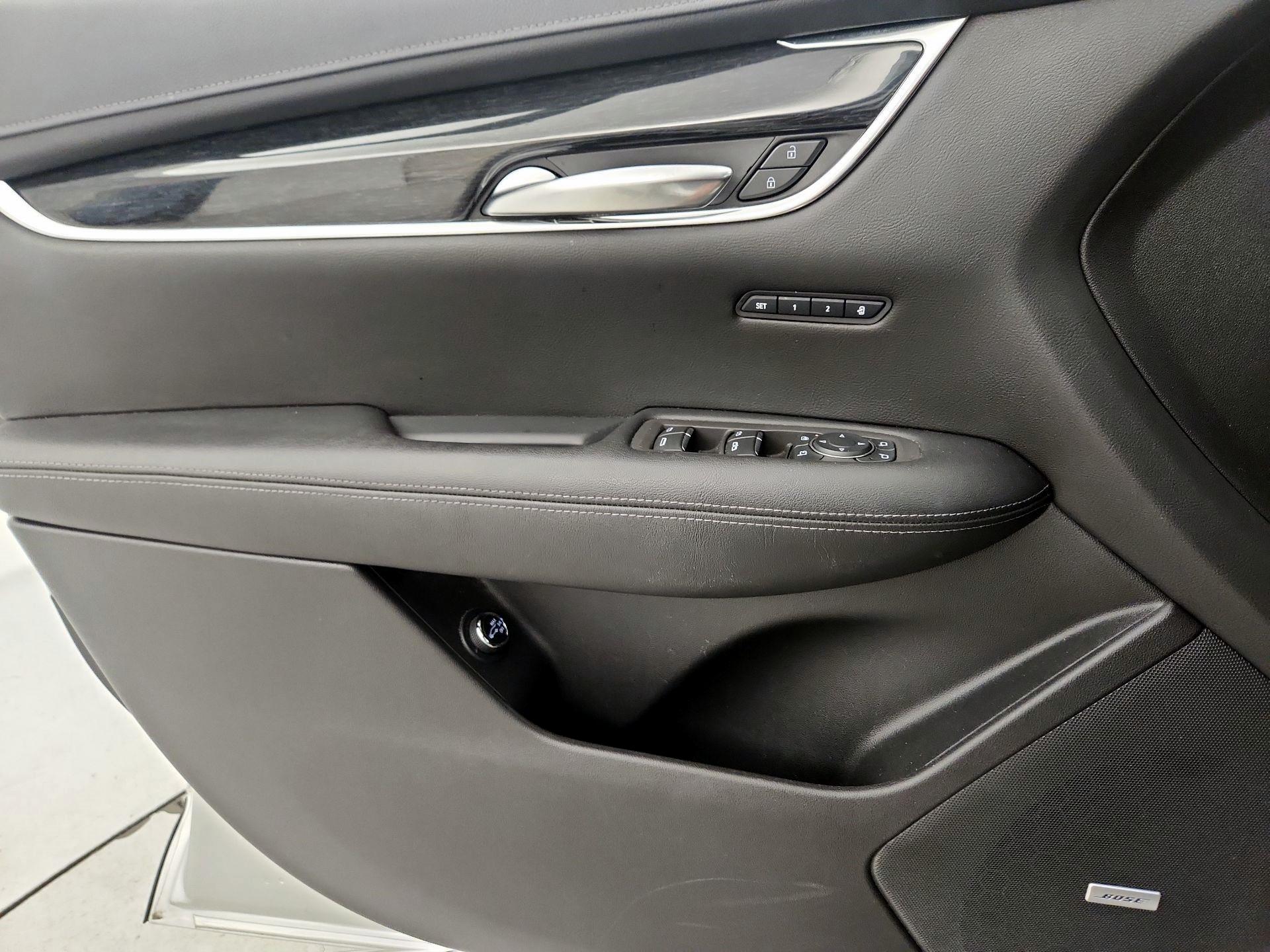 Thumbnail: 2020 Cadillac XT5 - 12