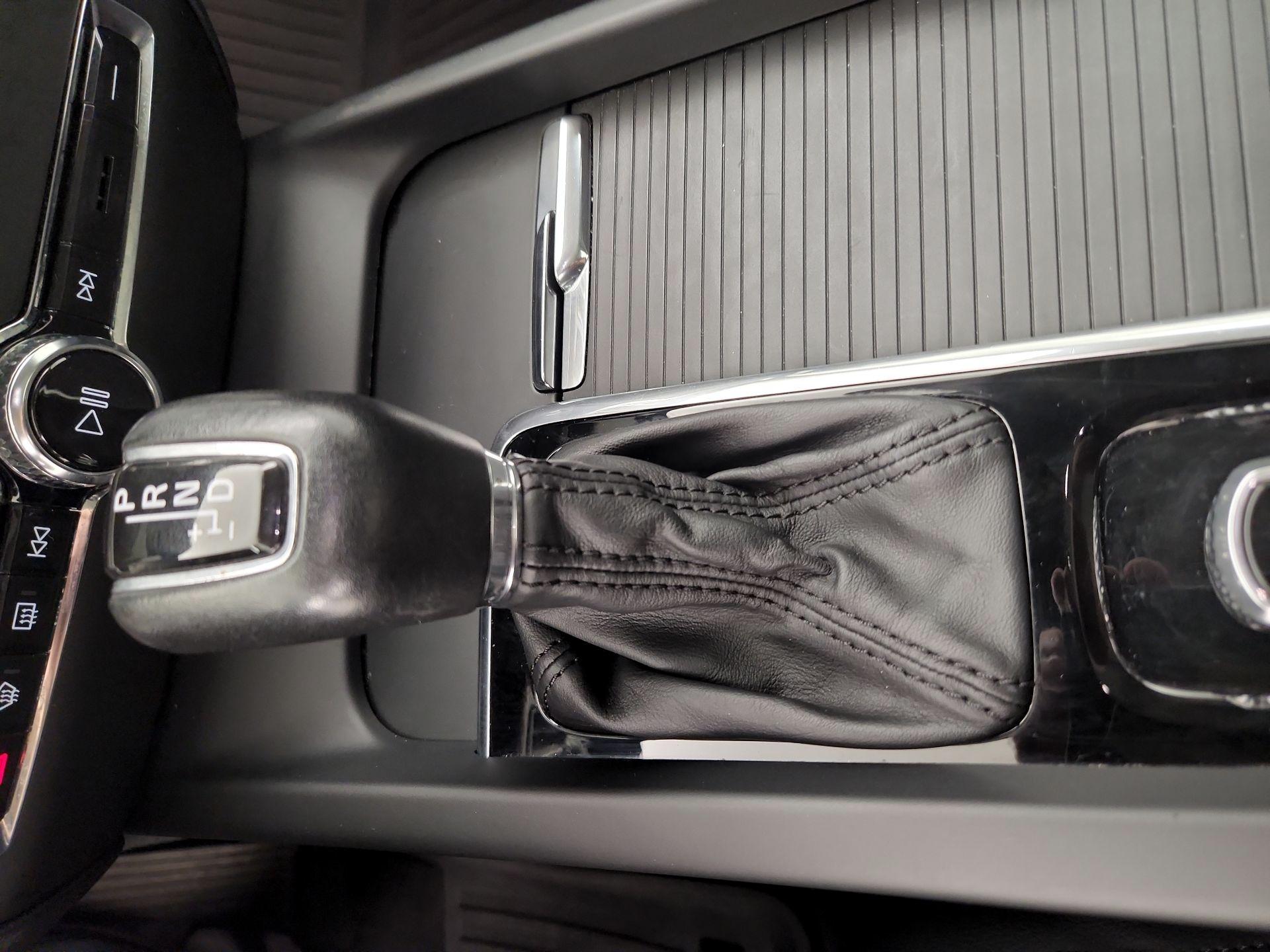 Thumbnail: 2019 Volvo S60 - 18
