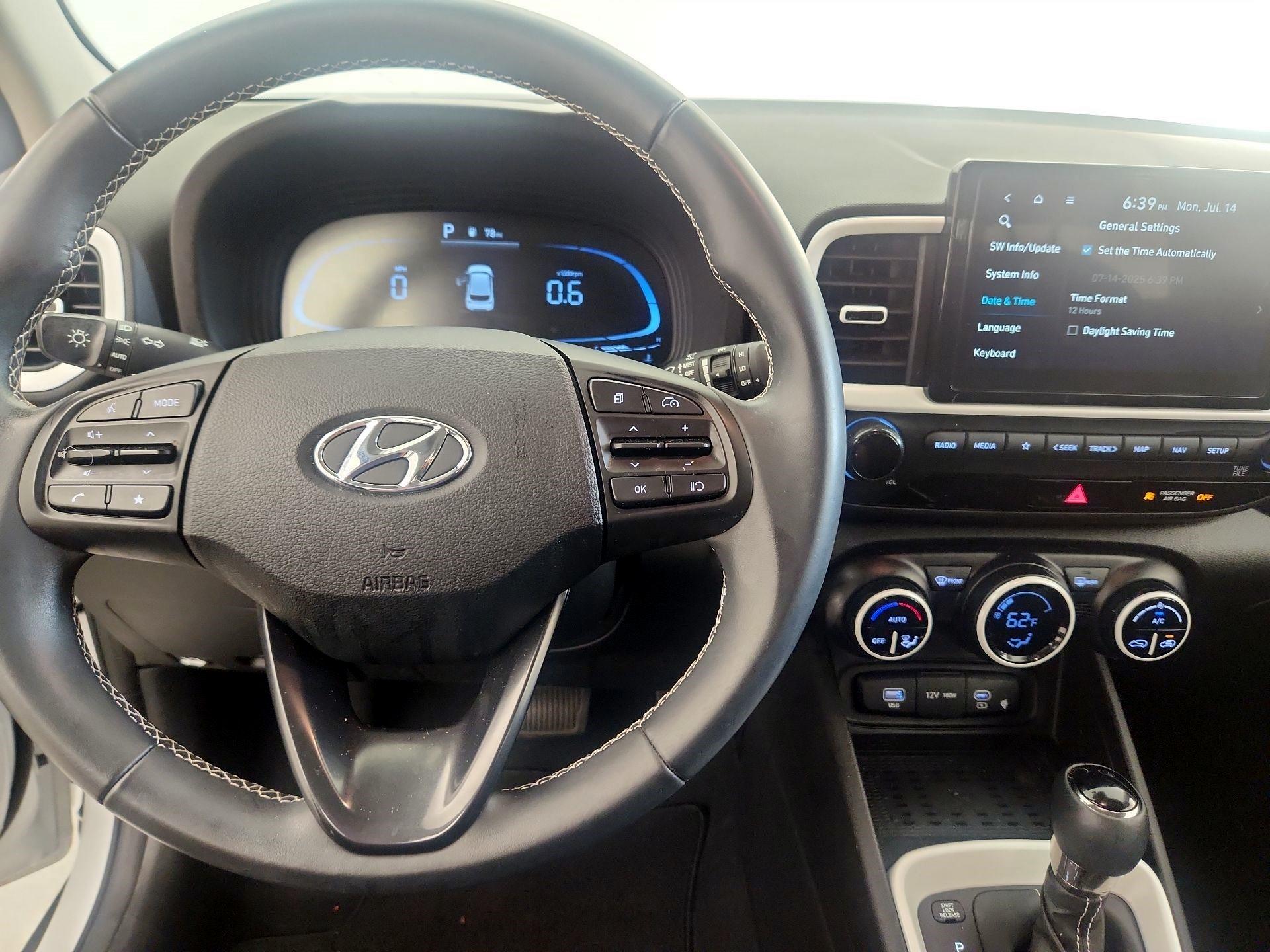 Thumbnail: 2023 Hyundai Venue - 9