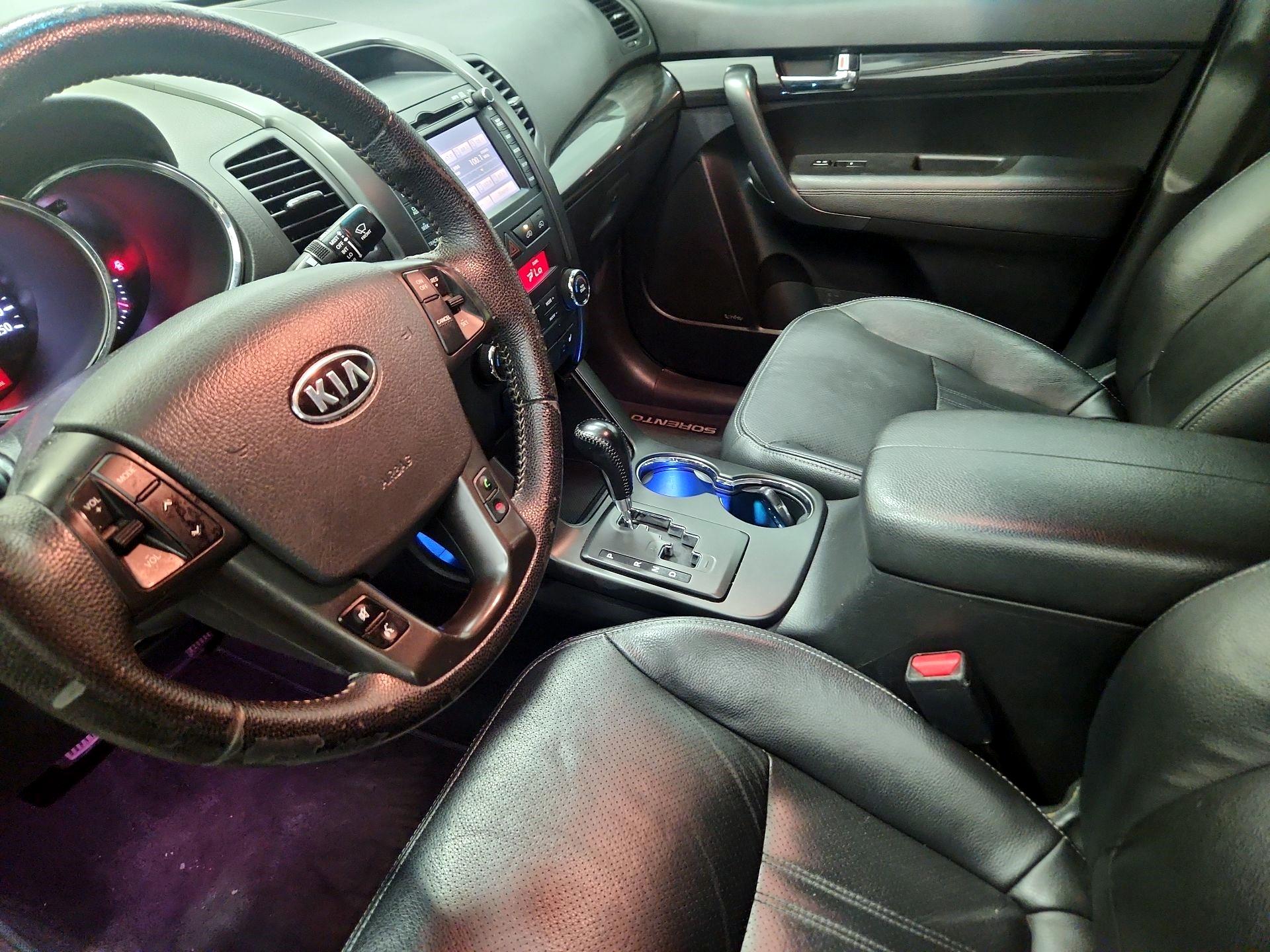 Thumbnail: 2013 Kia Sorento - 12