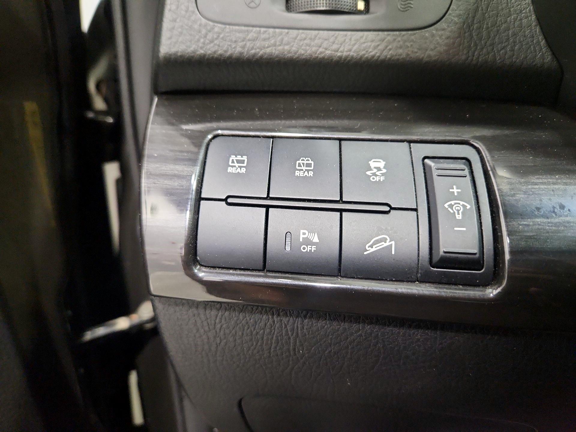 Thumbnail: 2013 Kia Sorento - 14