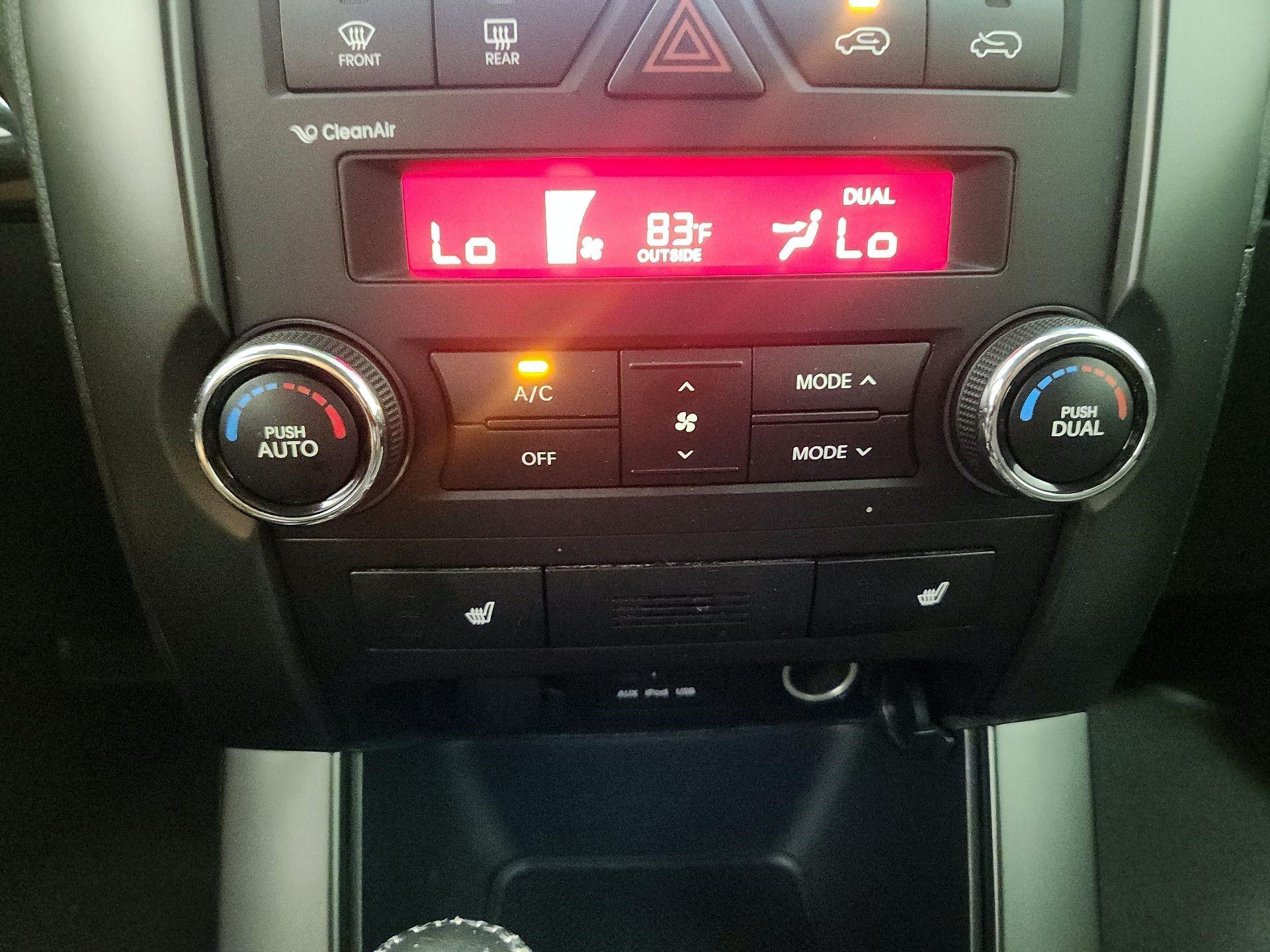 Thumbnail: 2013 Kia Sorento - 17