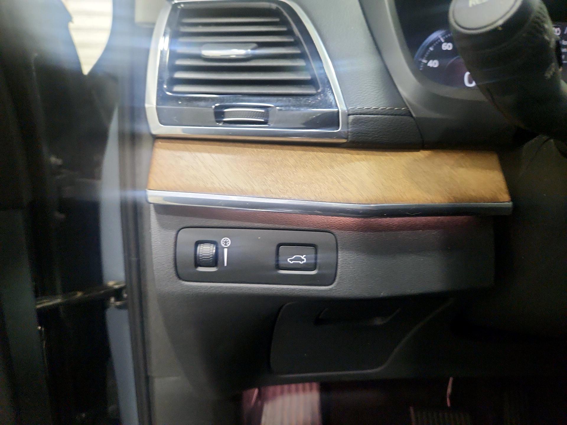 Thumbnail: 2020 Volvo XC90 - 13