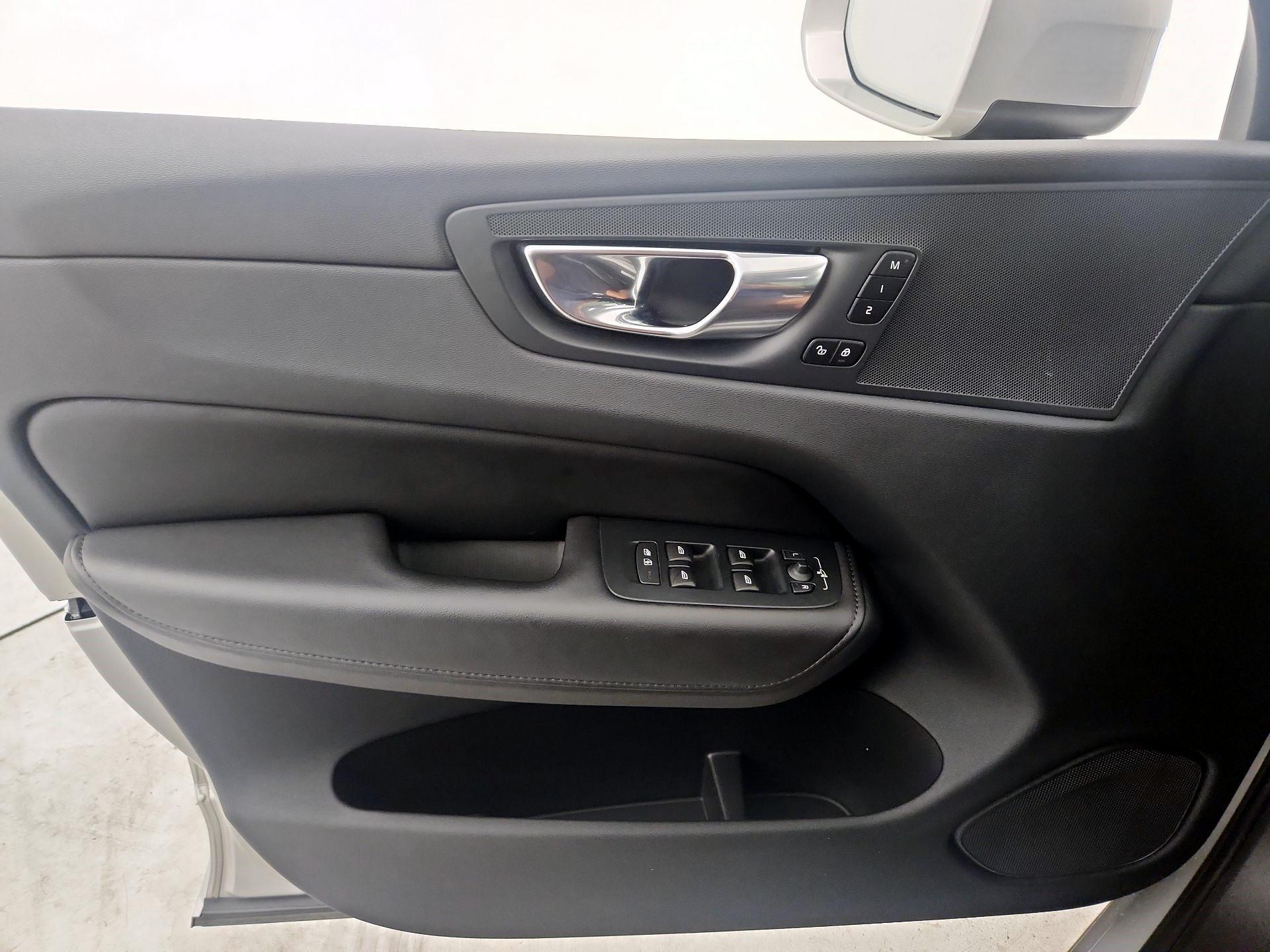 Thumbnail: 2023 Volvo XC60 - 12