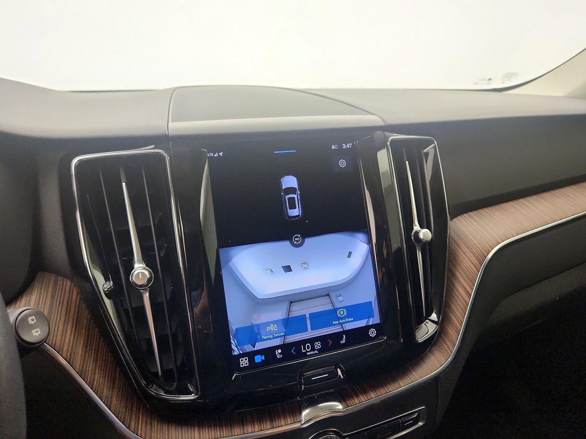 Thumbnail: 2023 Volvo XC60 - 14