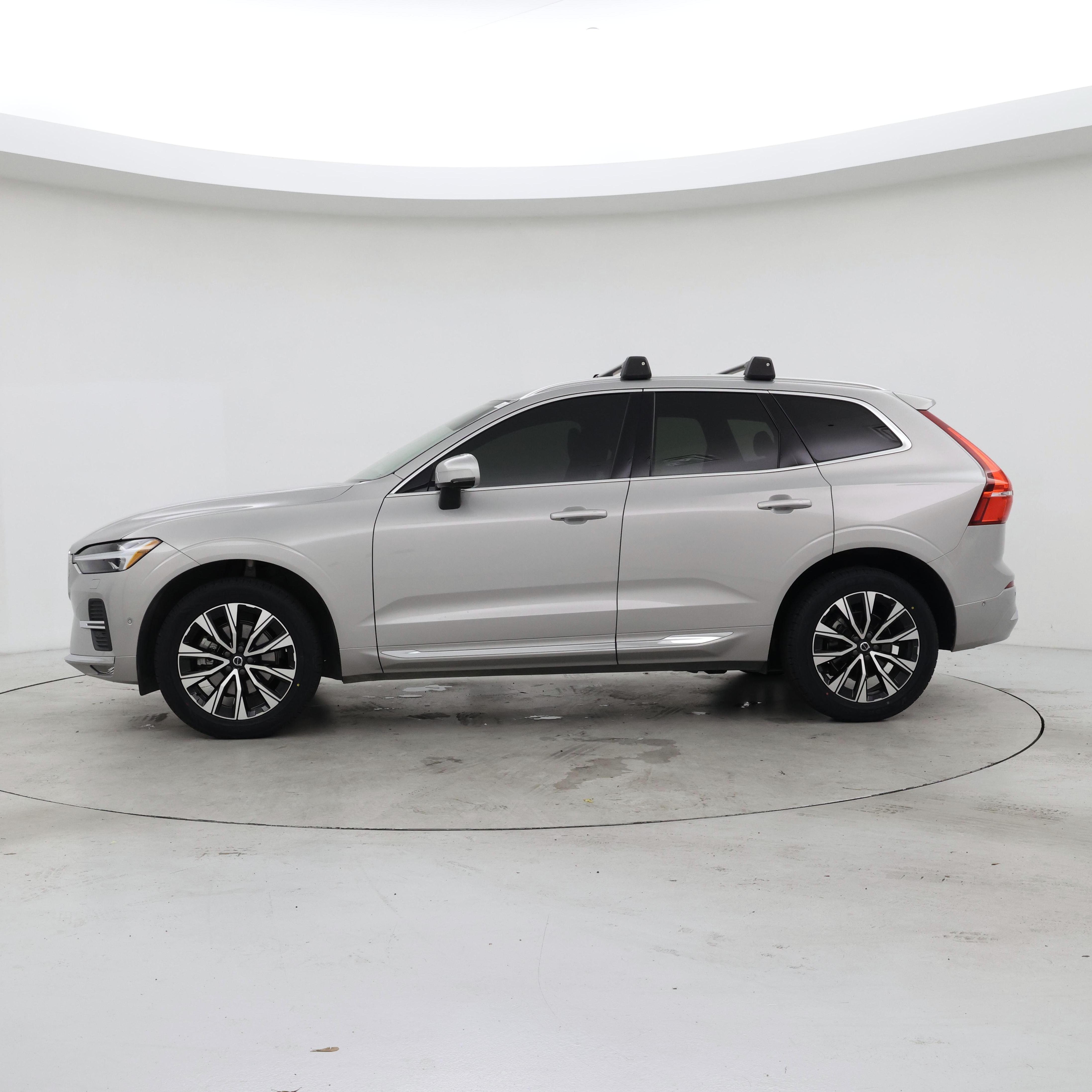 Thumbnail: 2023 Volvo XC60 - 3
