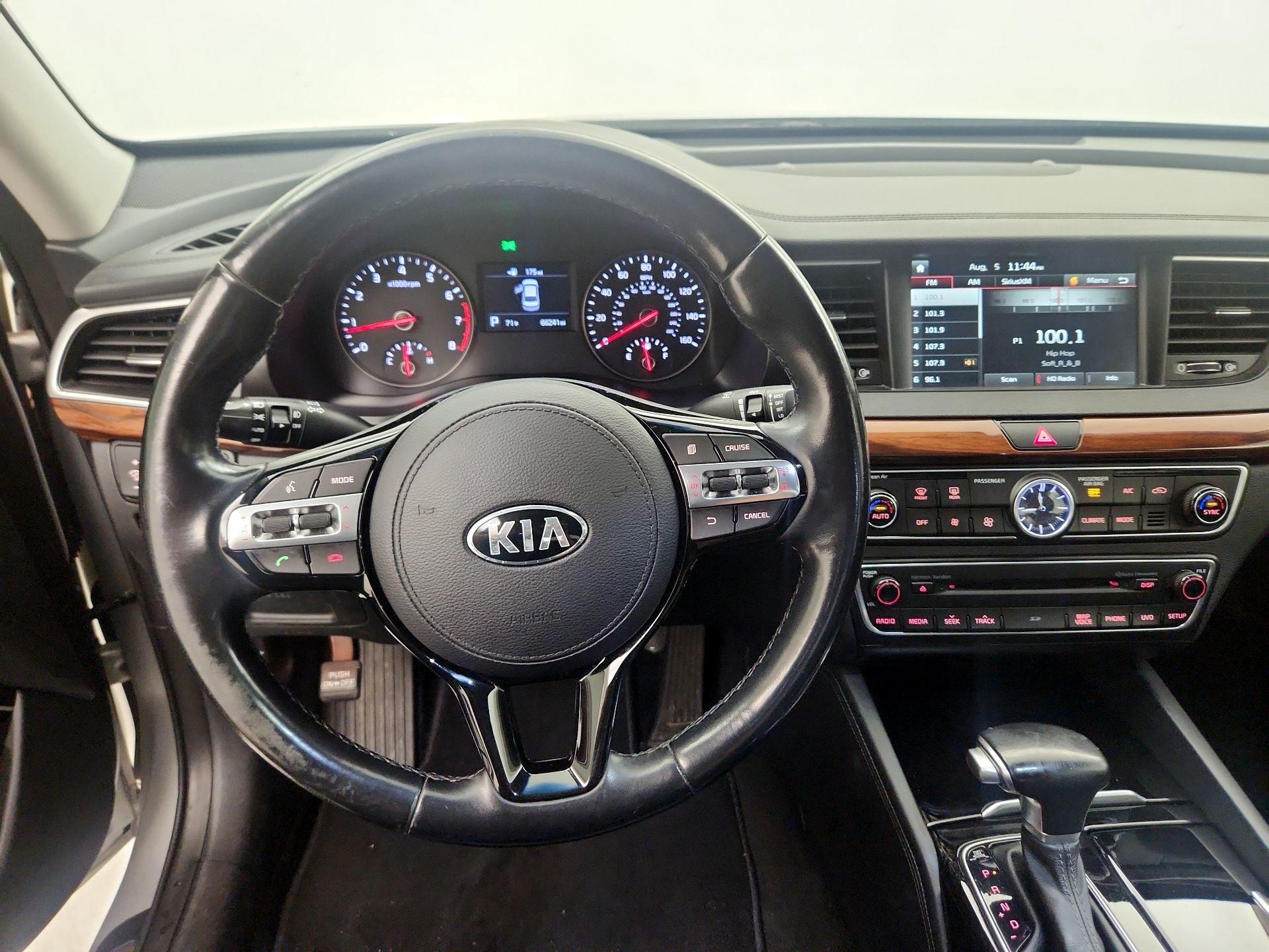 Thumbnail: 2017 Kia Cadenza - 8