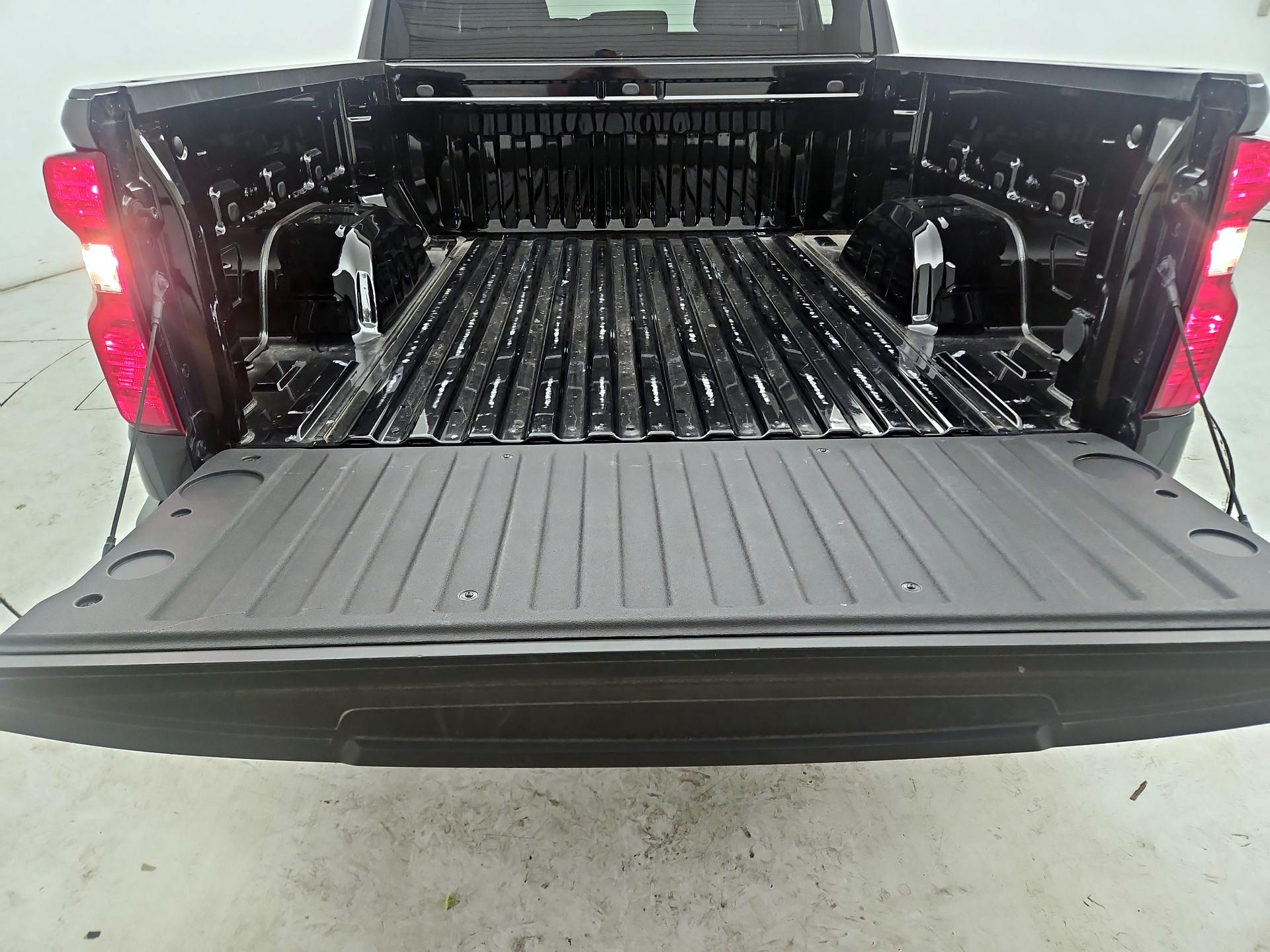 Thumbnail: 2023 Chevrolet Silverado 1500 - 20
