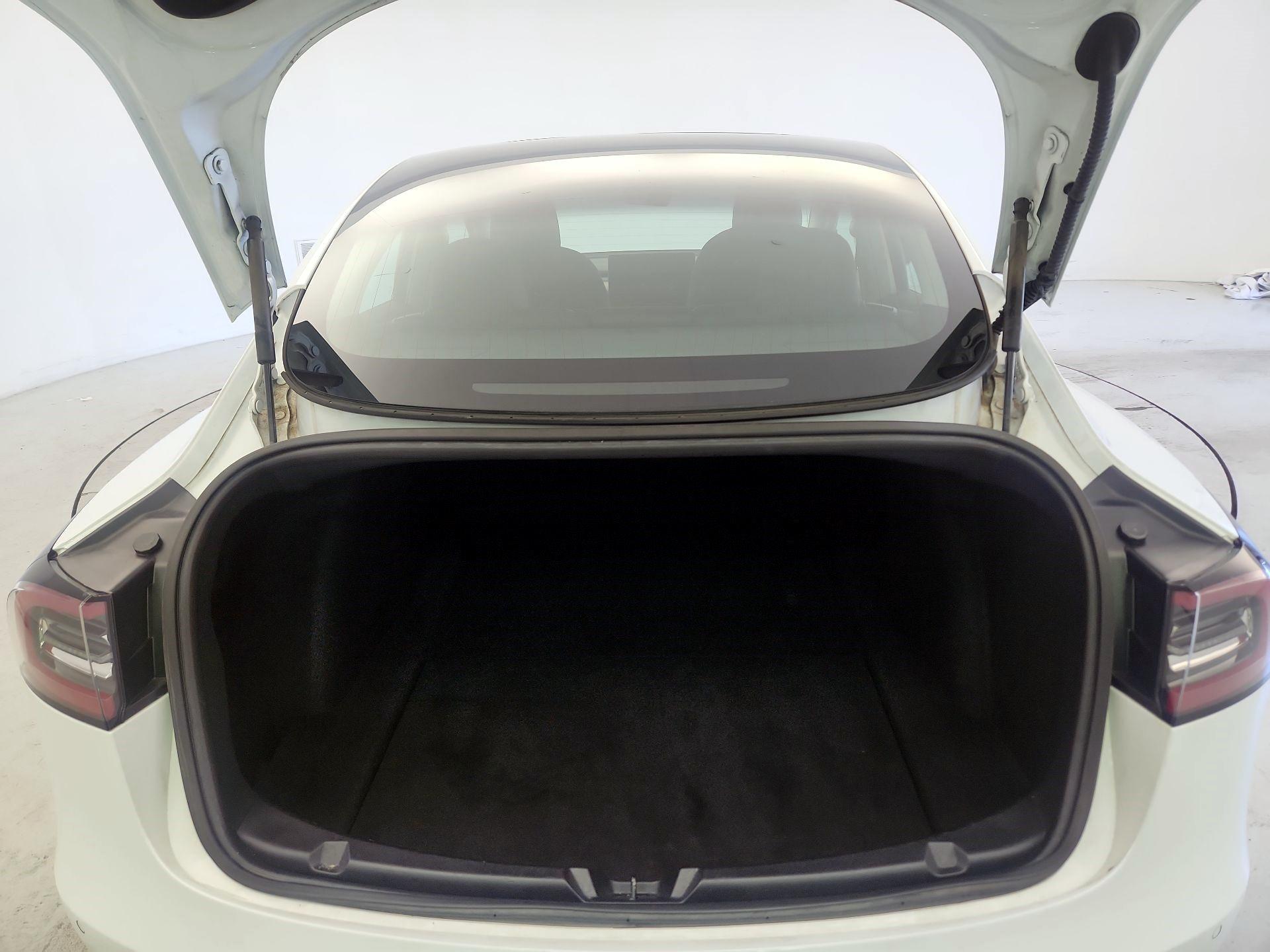 Thumbnail: 2020 Tesla Model 3 - 17