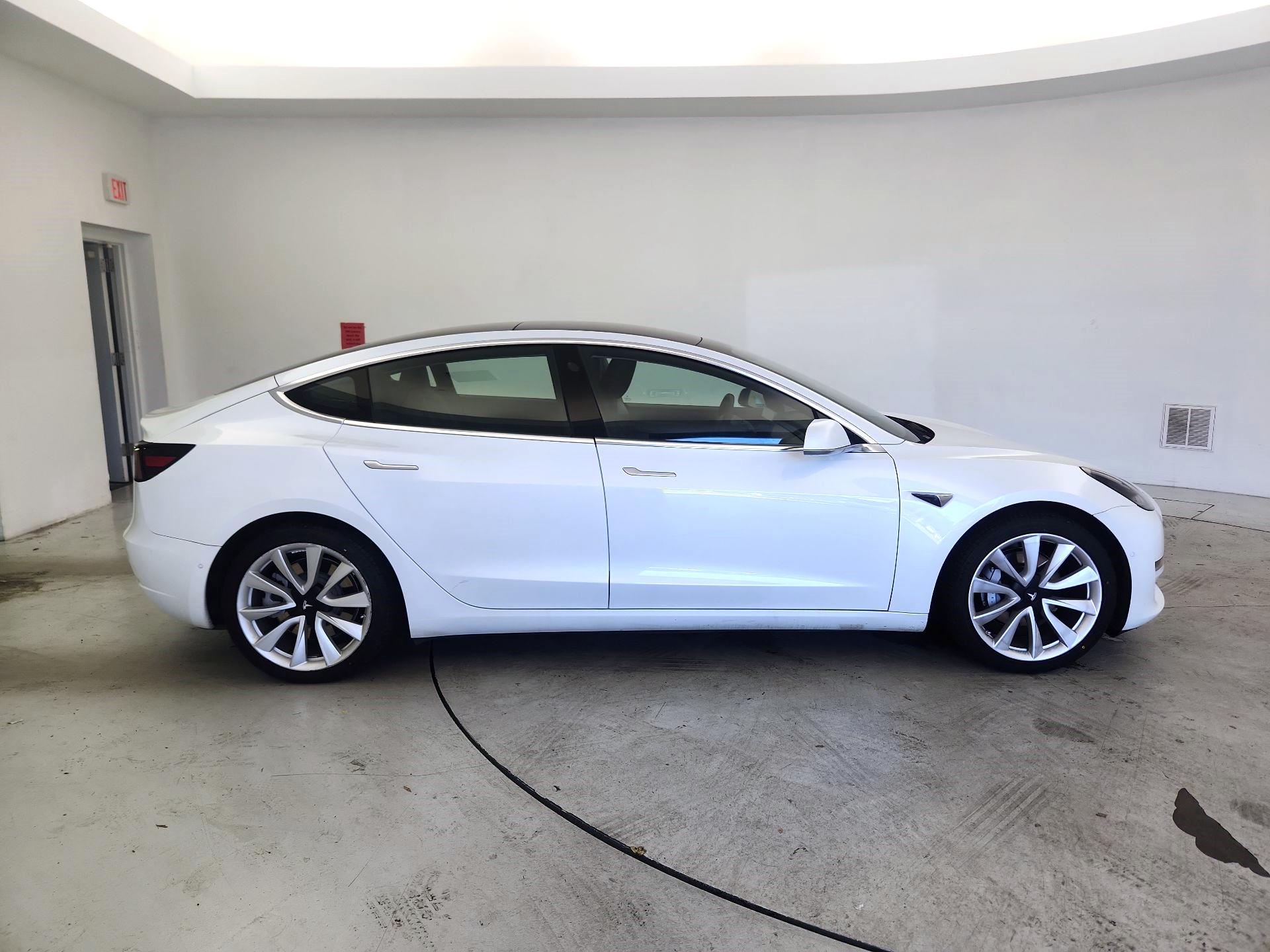 Thumbnail: 2020 Tesla Model 3 - 4