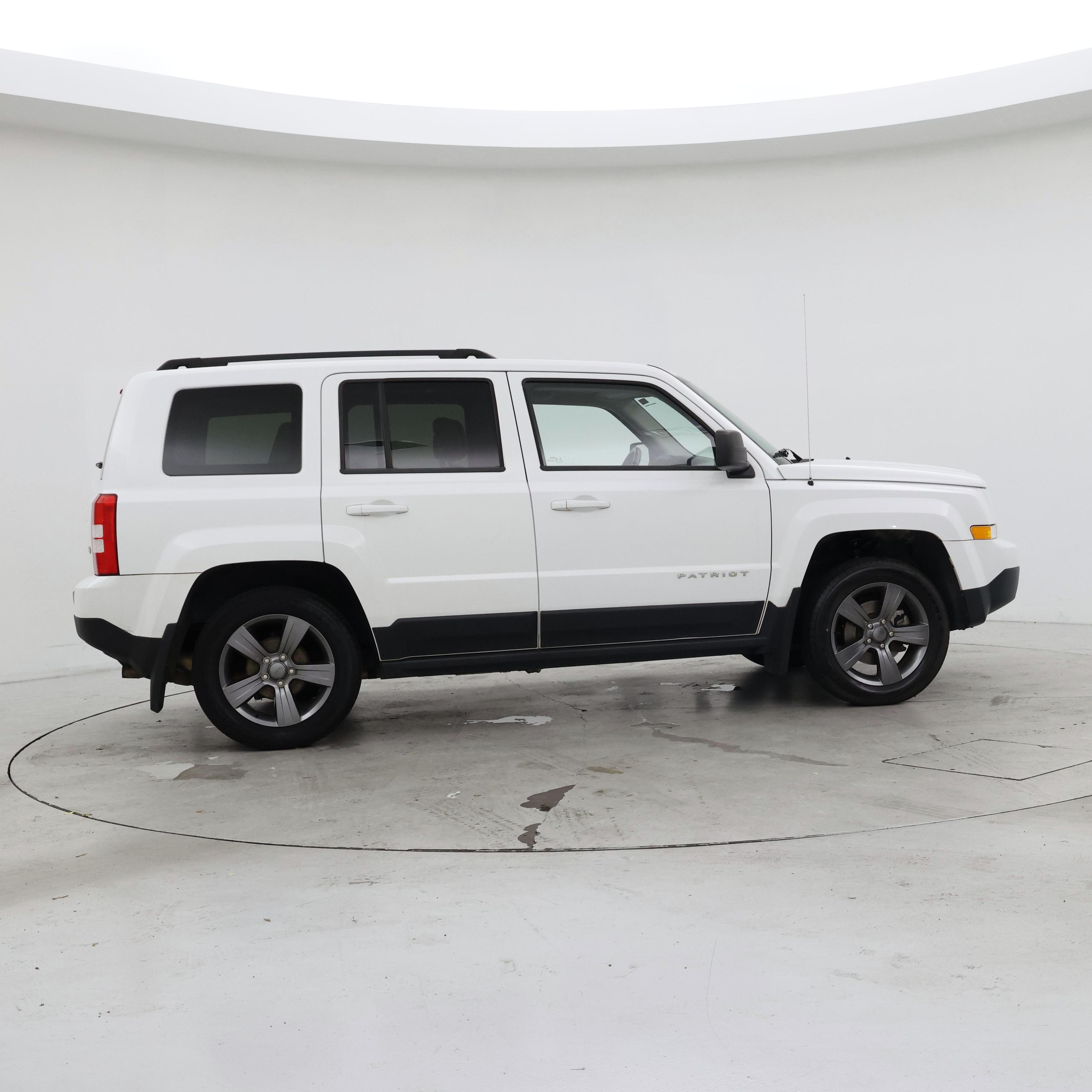 Thumbnail: 2014 Jeep Patriot - 7