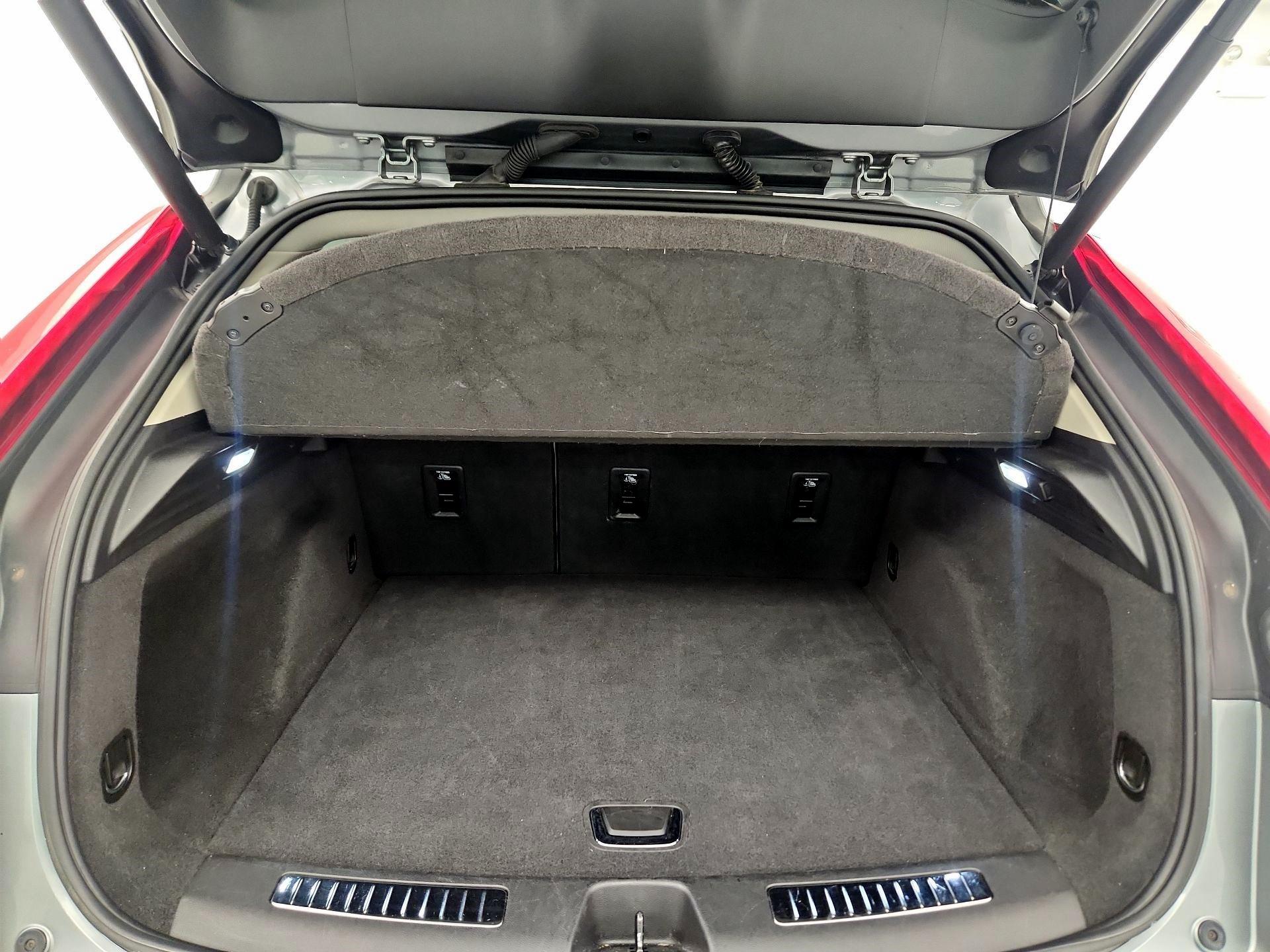 Thumbnail: 2023 Cadillac XT4 - 20
