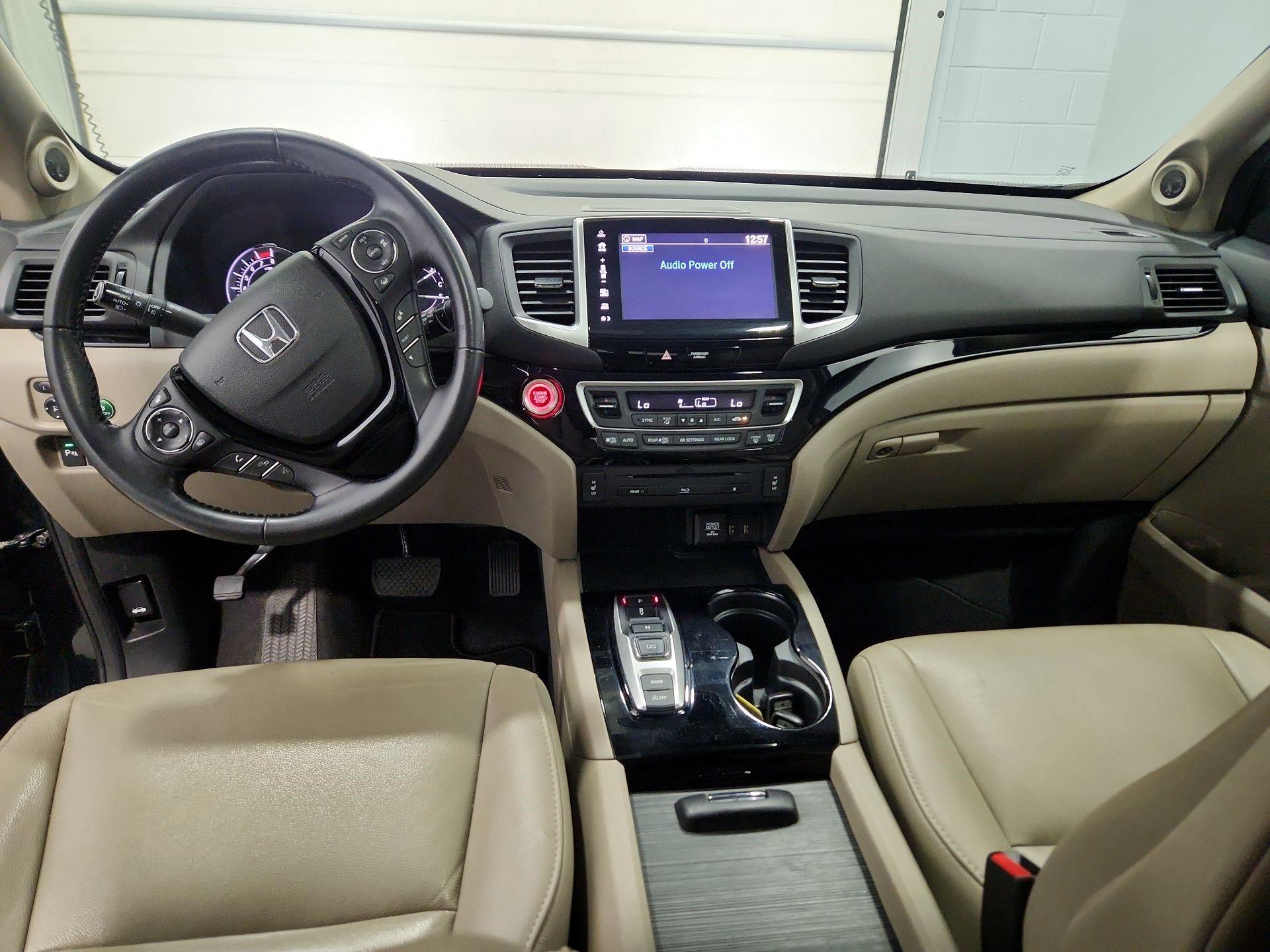 Thumbnail: 2017 Honda Pilot - 9