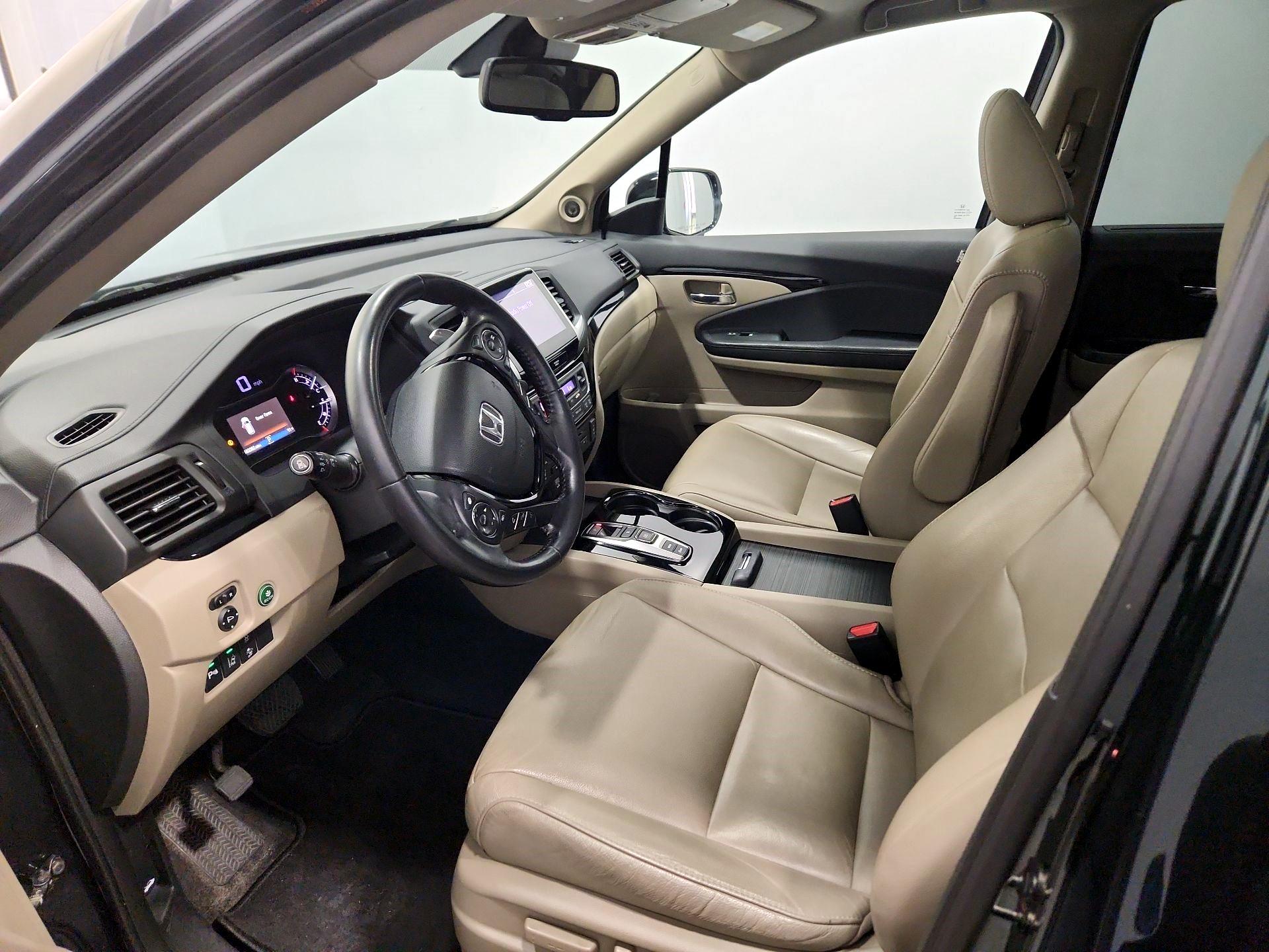 Thumbnail: 2017 Honda Pilot - 11
