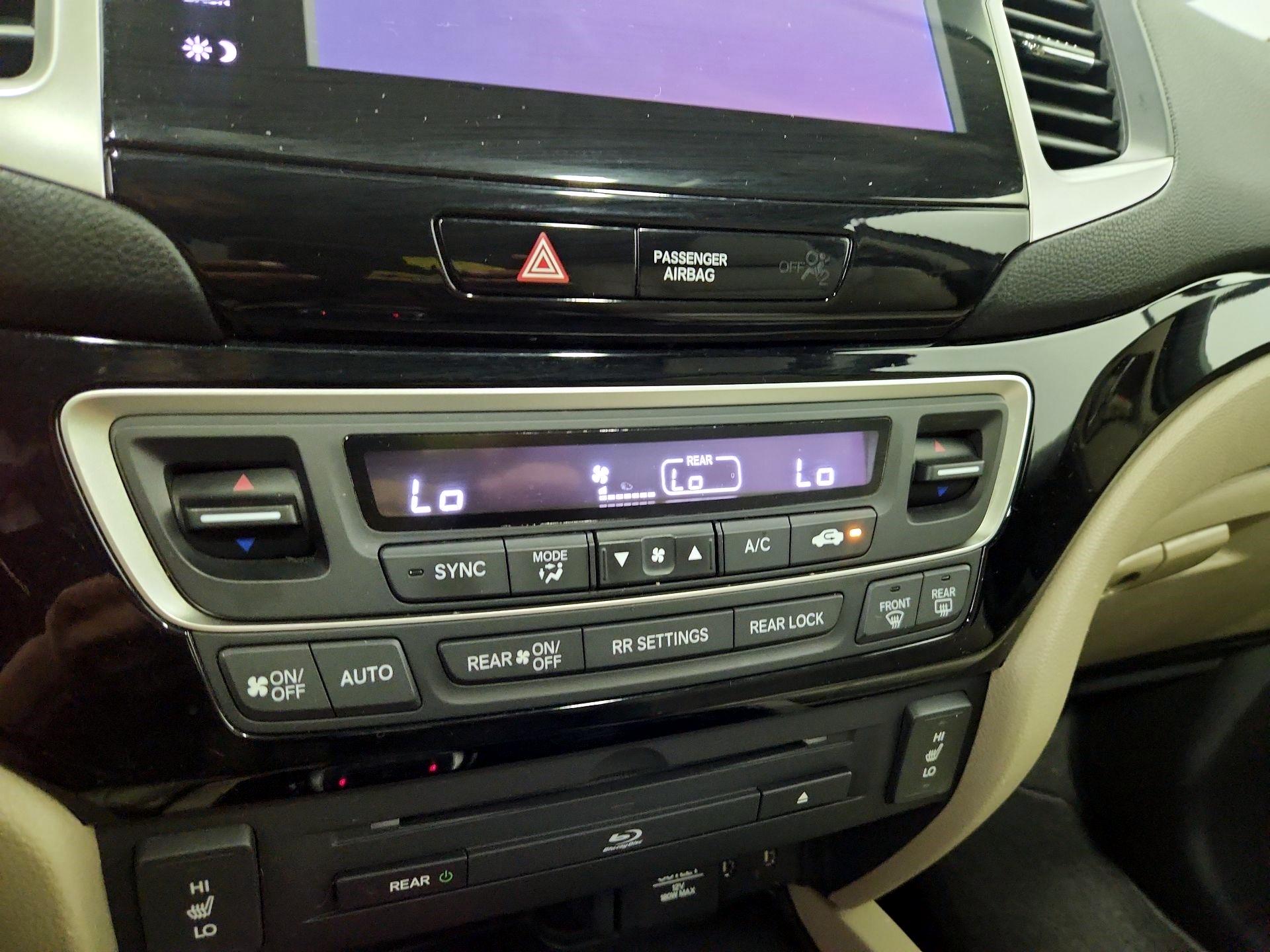 Thumbnail: 2017 Honda Pilot - 16