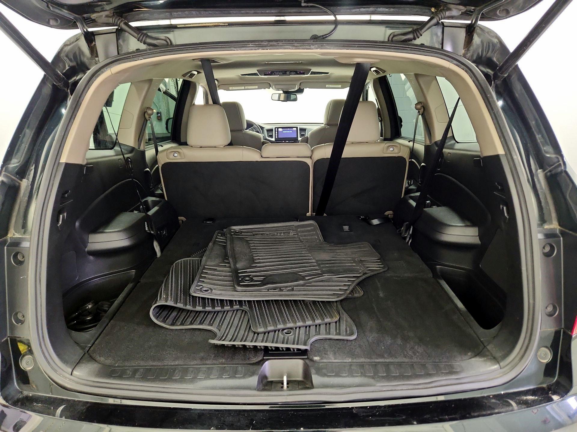 Thumbnail: 2017 Honda Pilot - 20