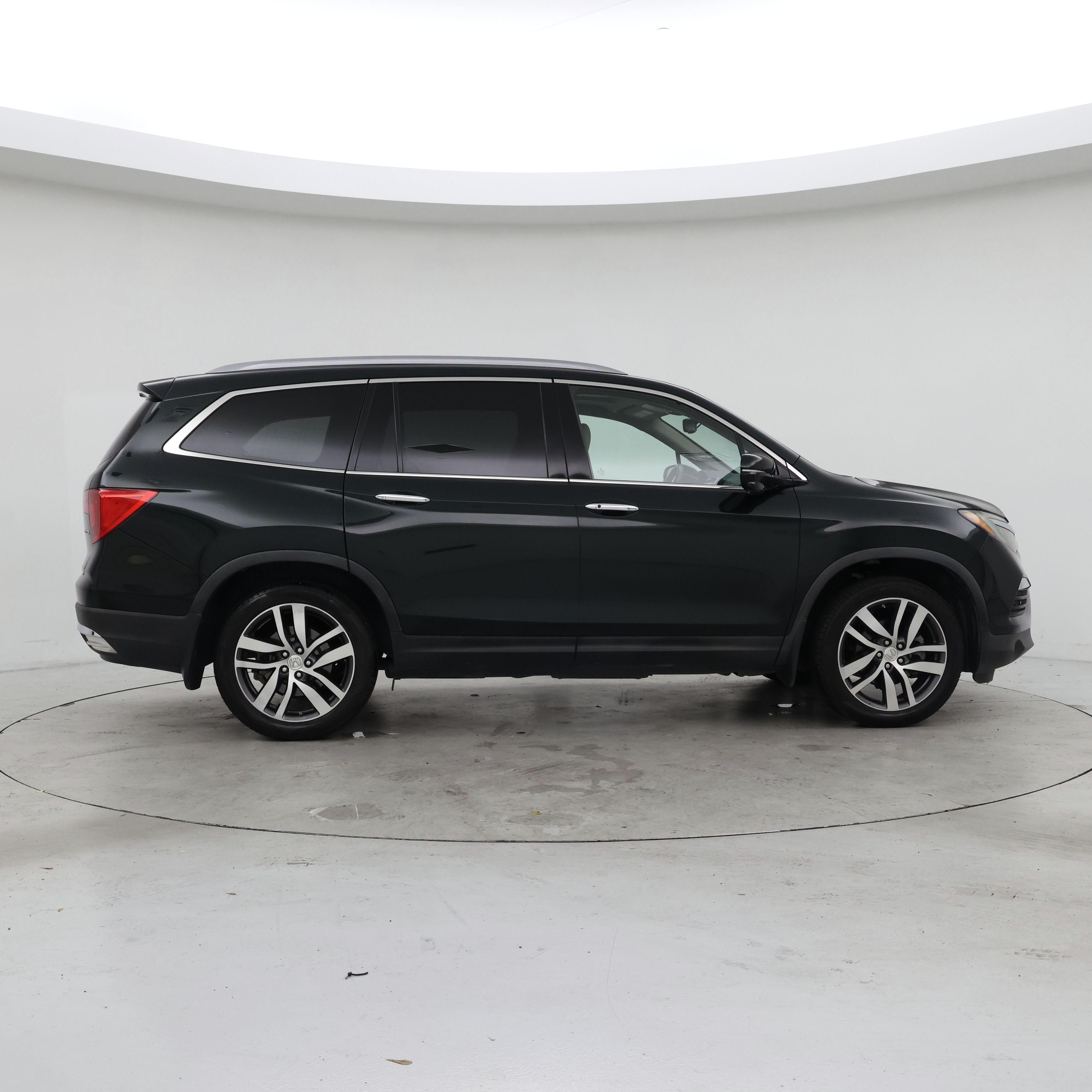 Thumbnail: 2017 Honda Pilot - 7