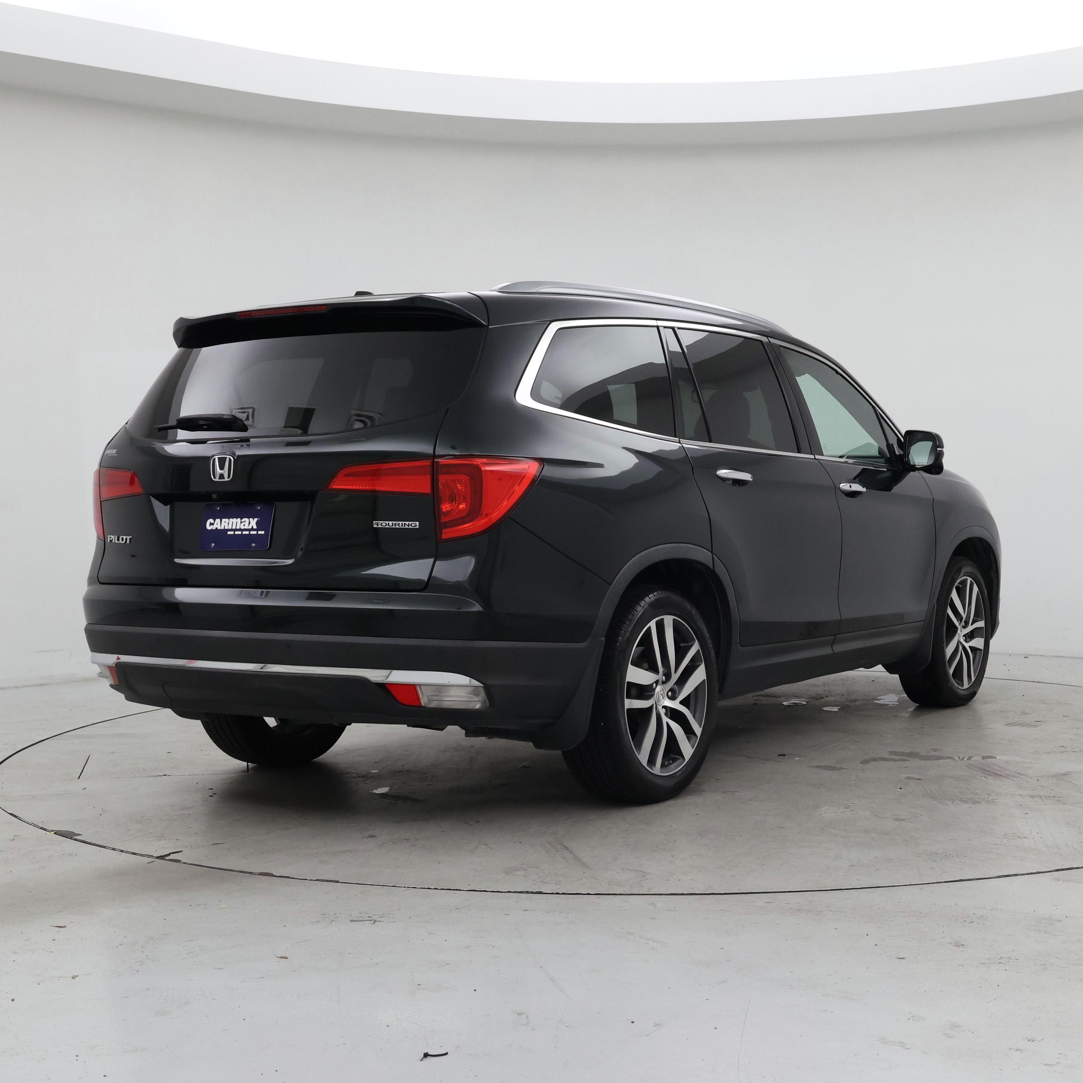 Thumbnail: 2017 Honda Pilot - 8