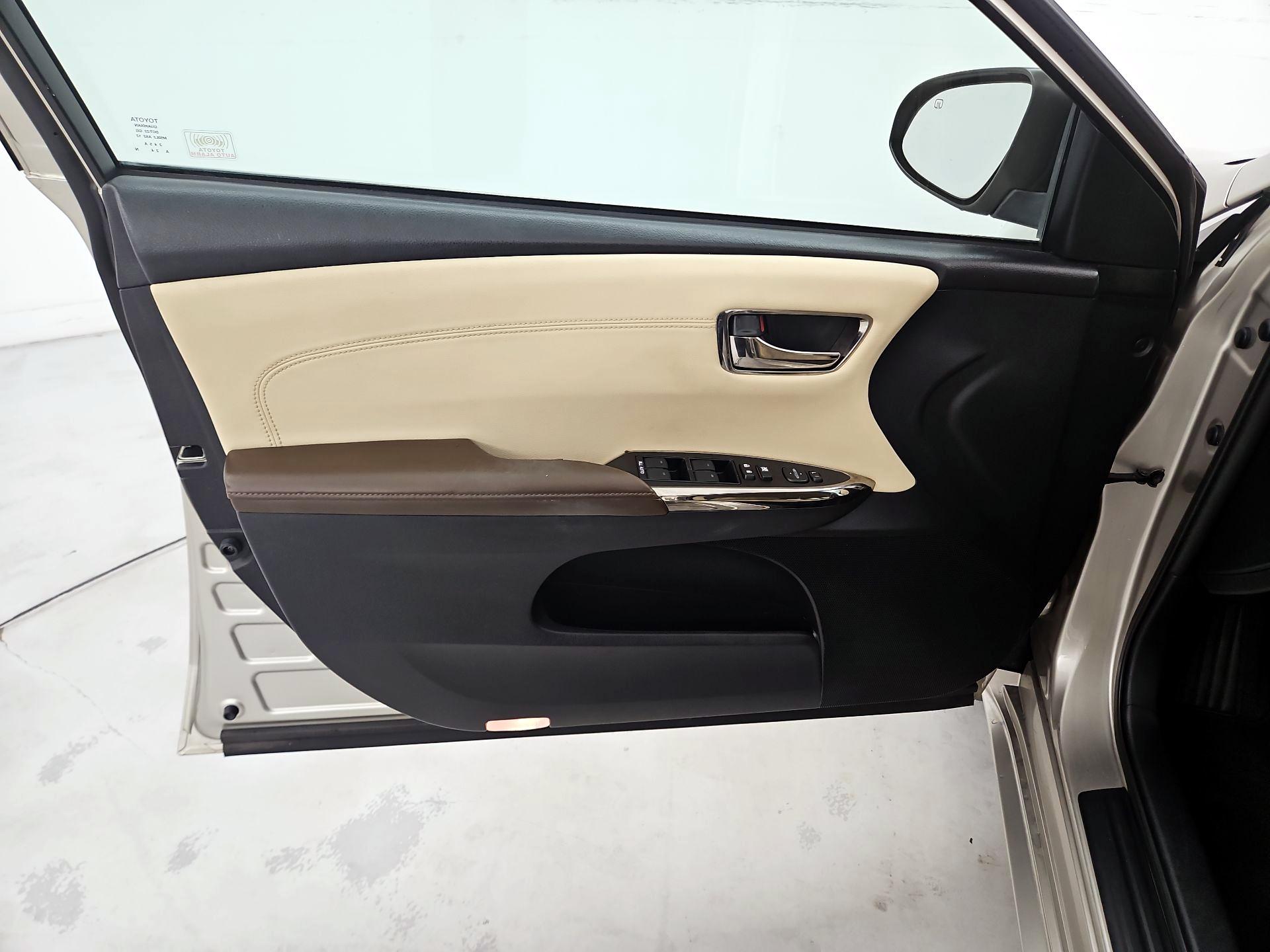 Thumbnail: 2013 Toyota Avalon - 12