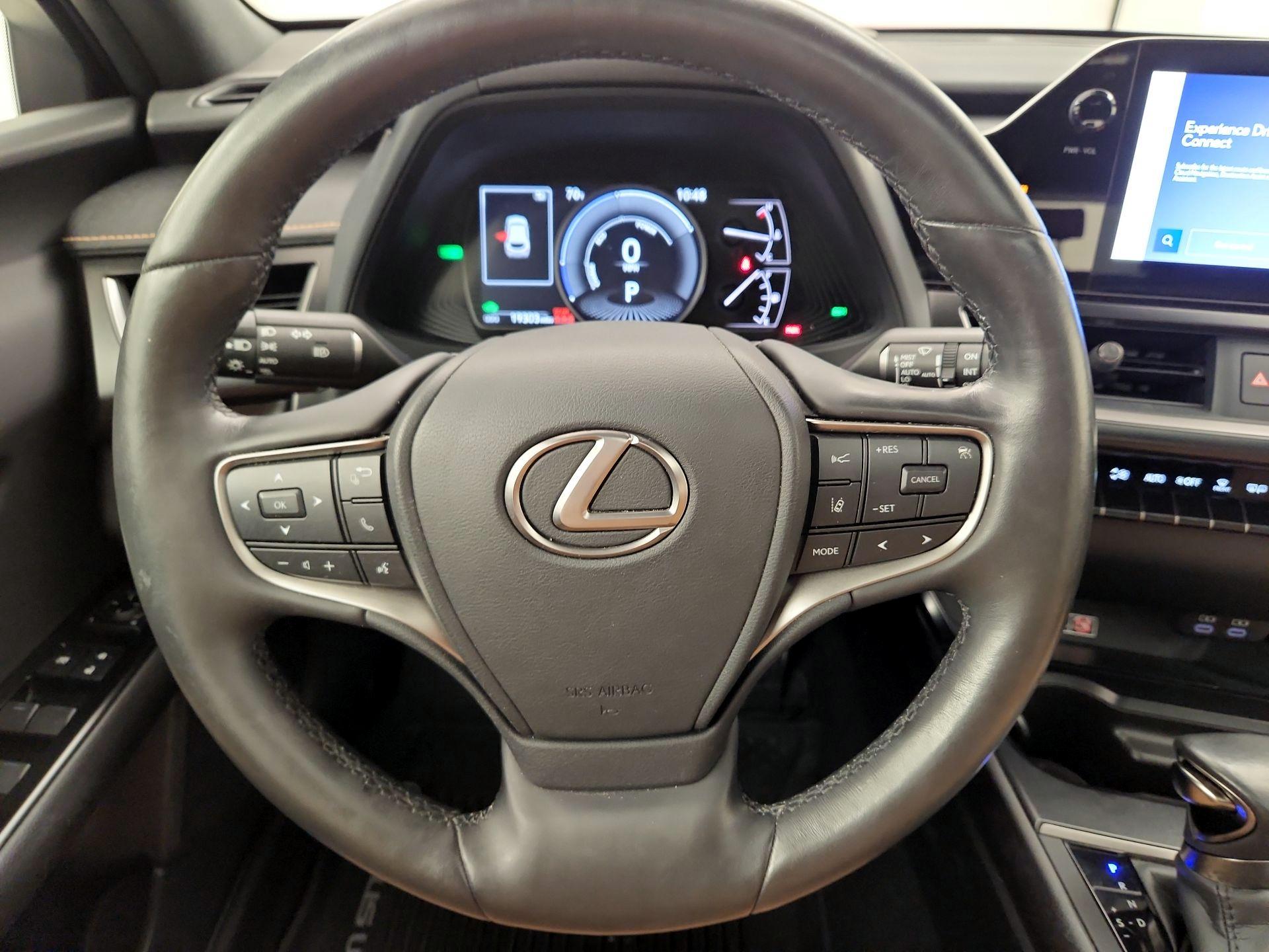 Thumbnail: 2023 Lexus UX - 10