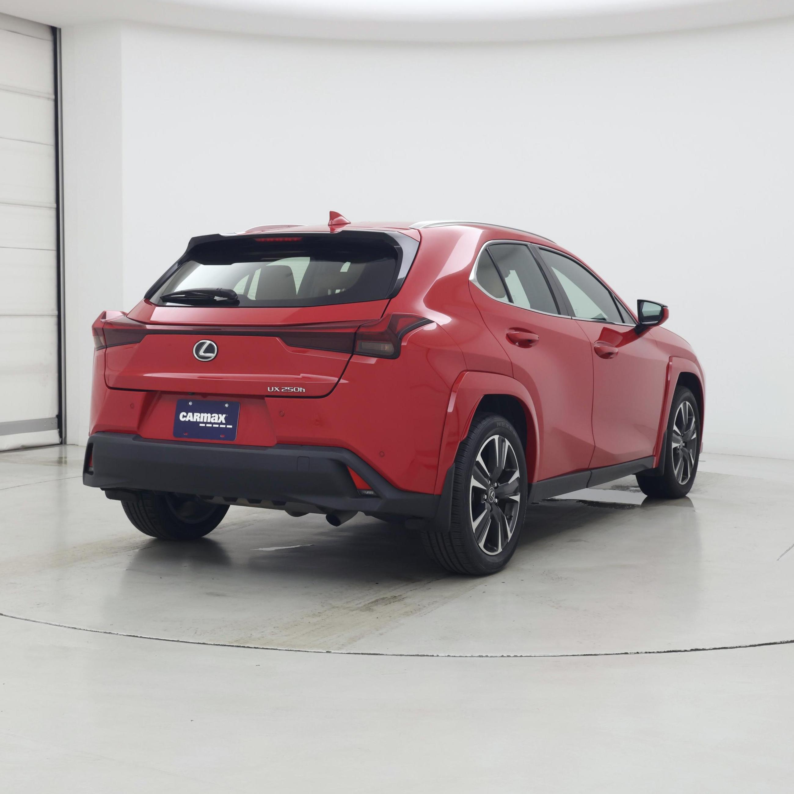 Thumbnail: 2023 Lexus UX - 8